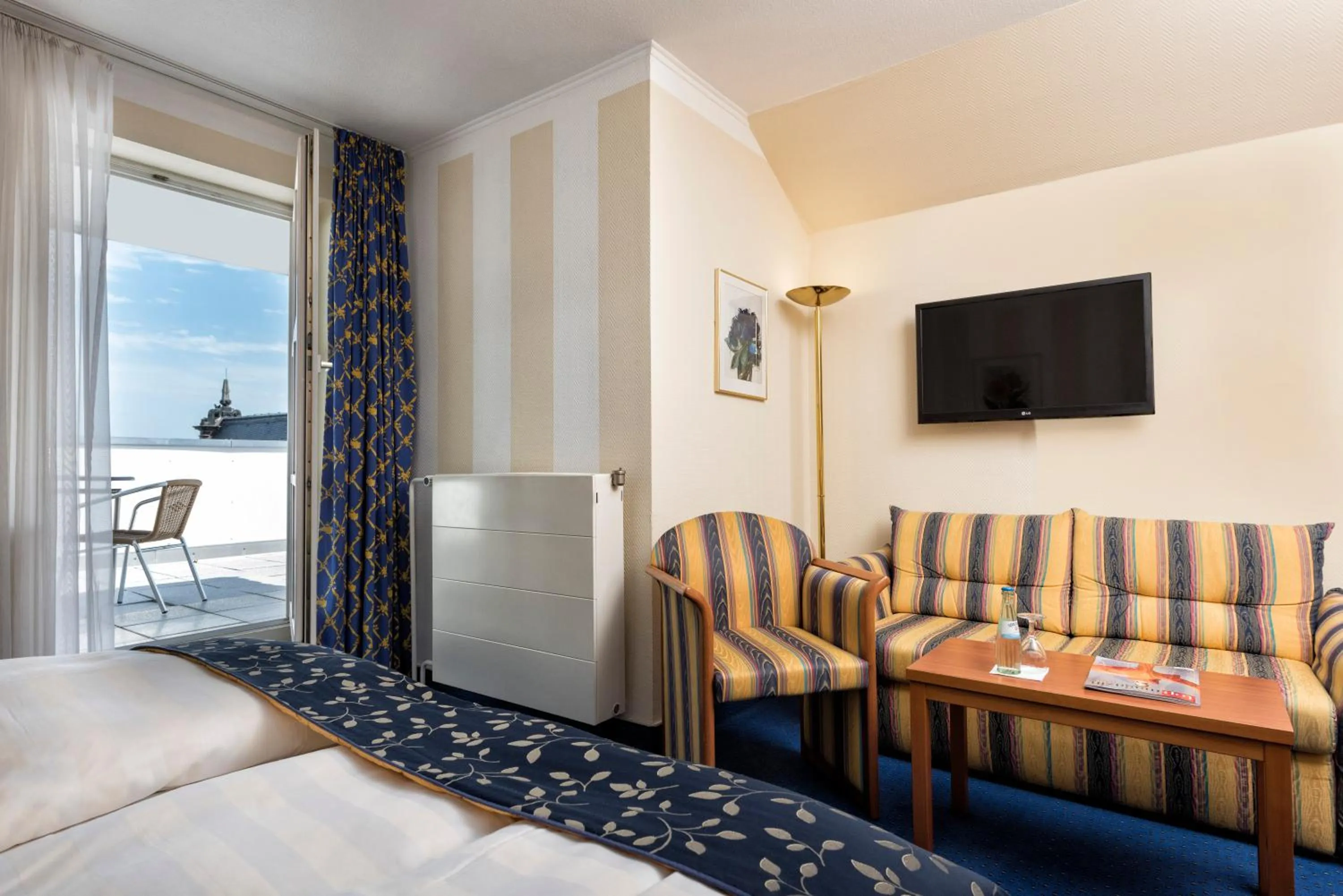 Photo of the whole room, Bed in Radisson Blu Hotel Halle-Merseburg