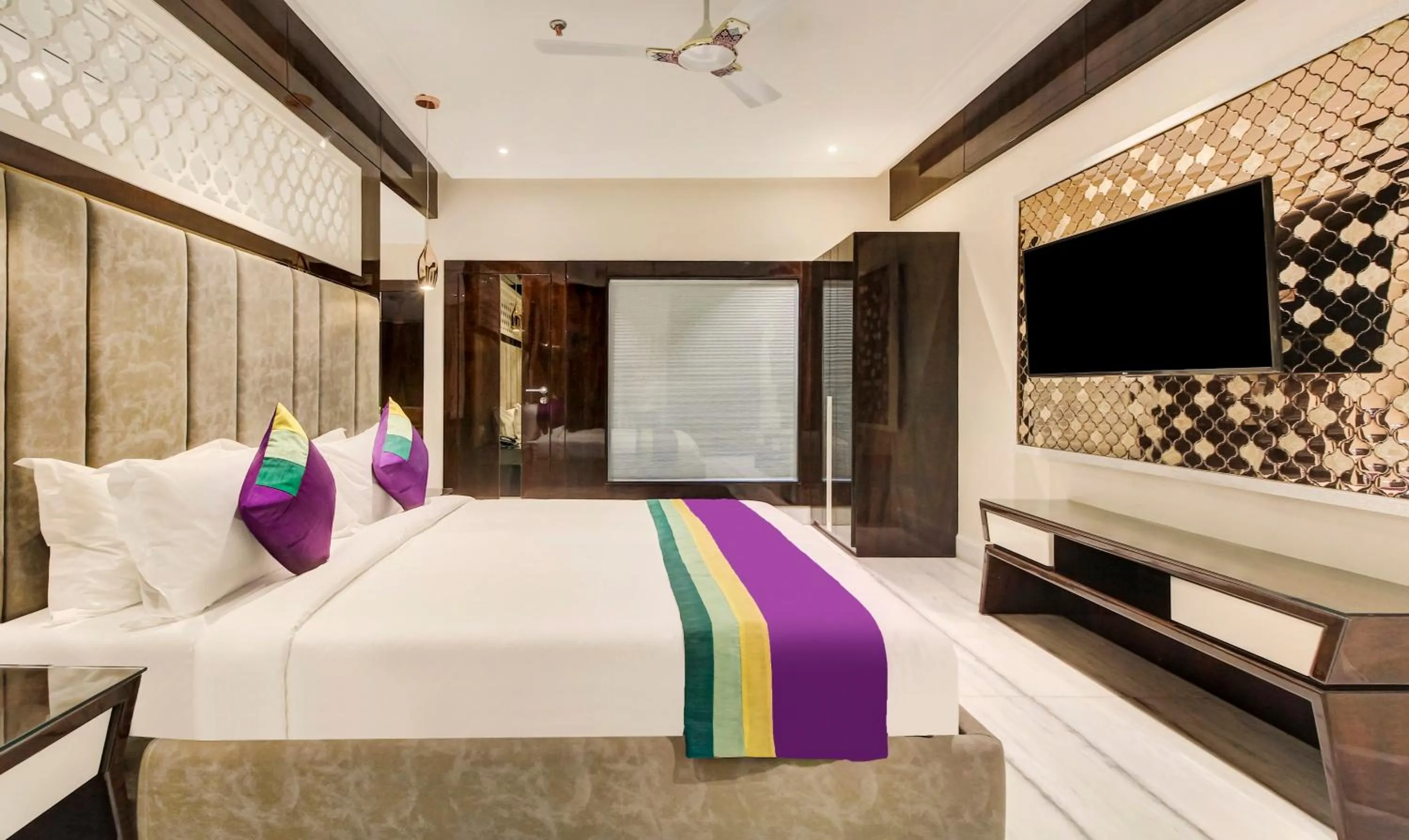 Bedroom, Bed in Treebo Premium Tahoora International