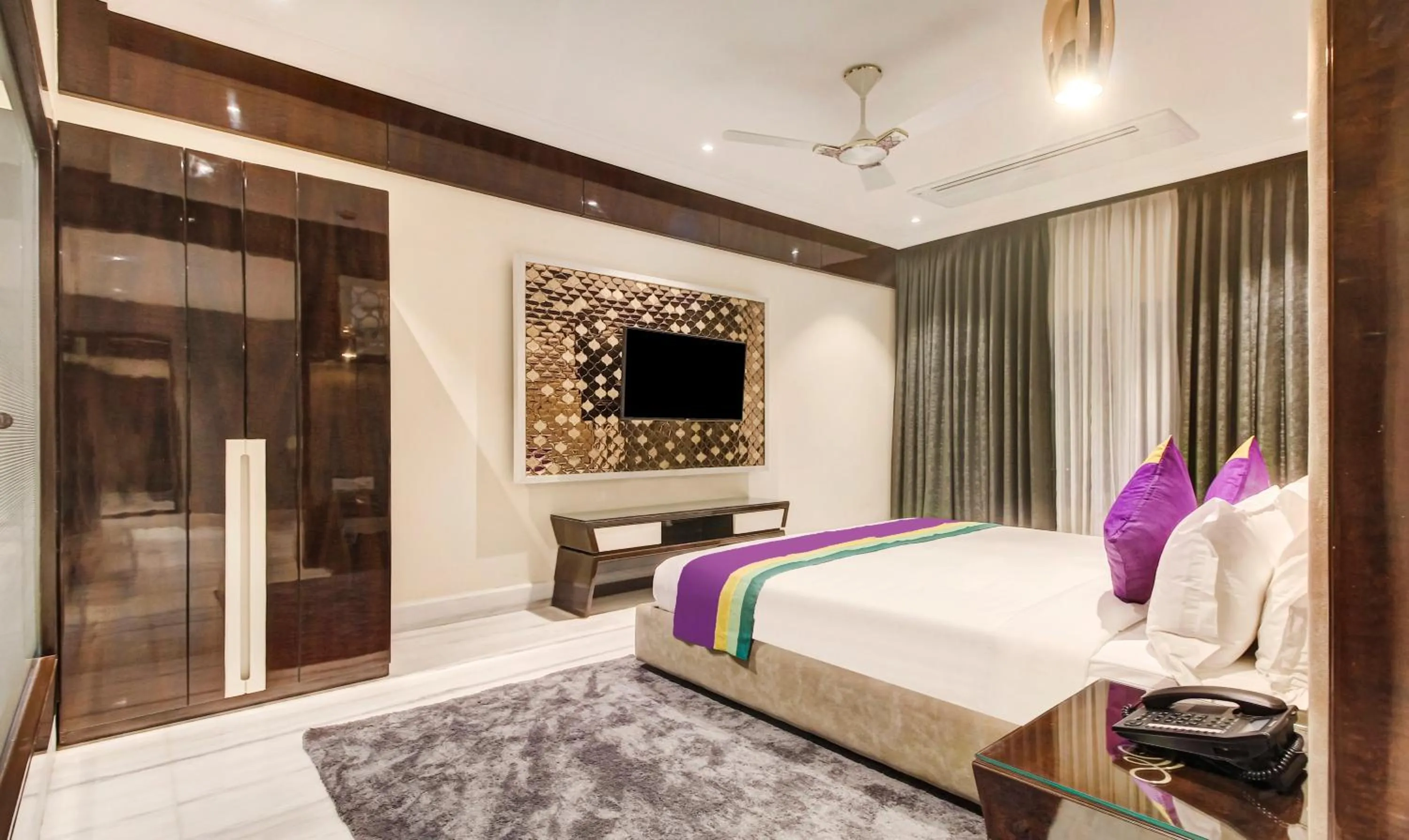 Bedroom, Bed in Treebo Premium Tahoora International