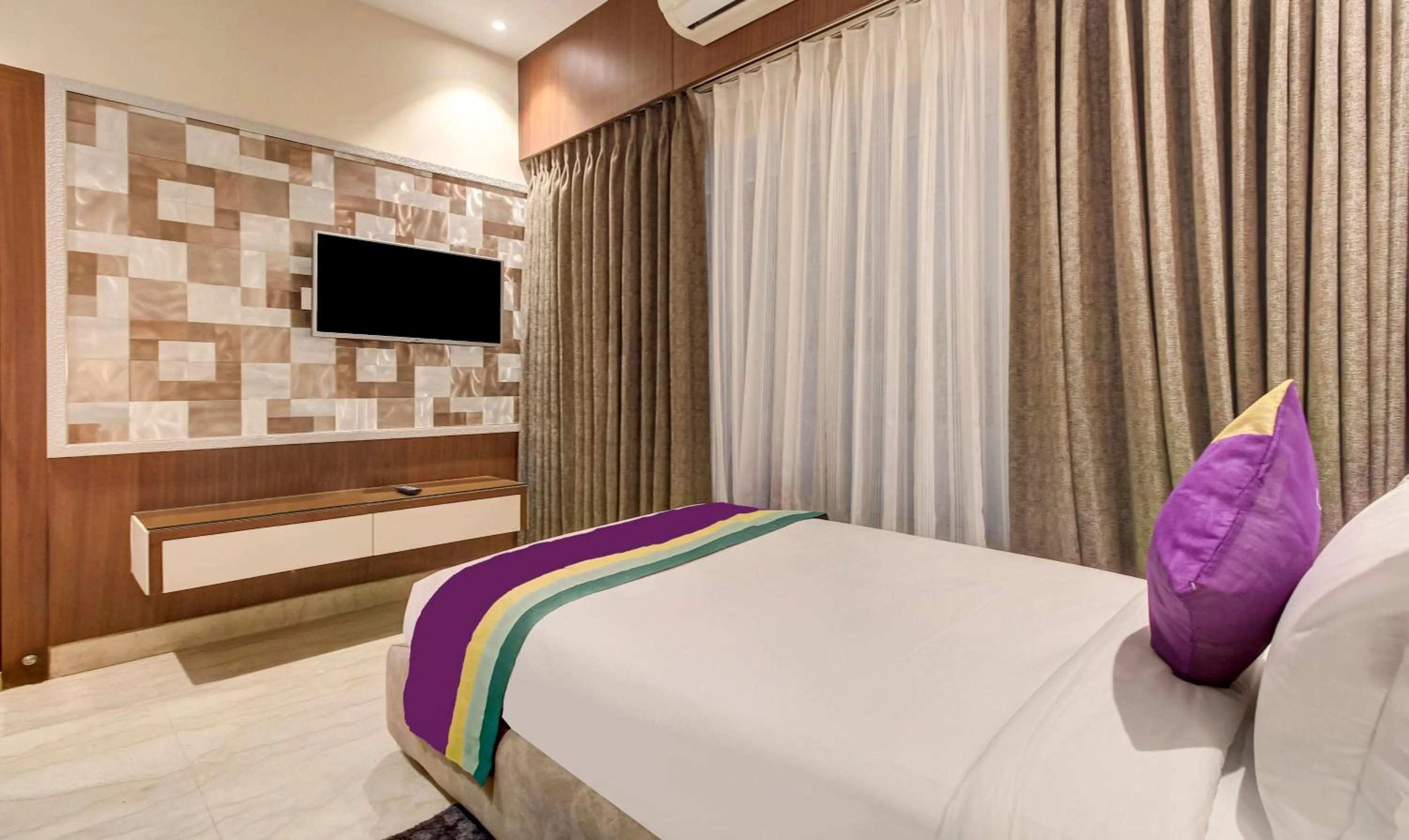 Bedroom, Bed in Treebo Premium Tahoora International