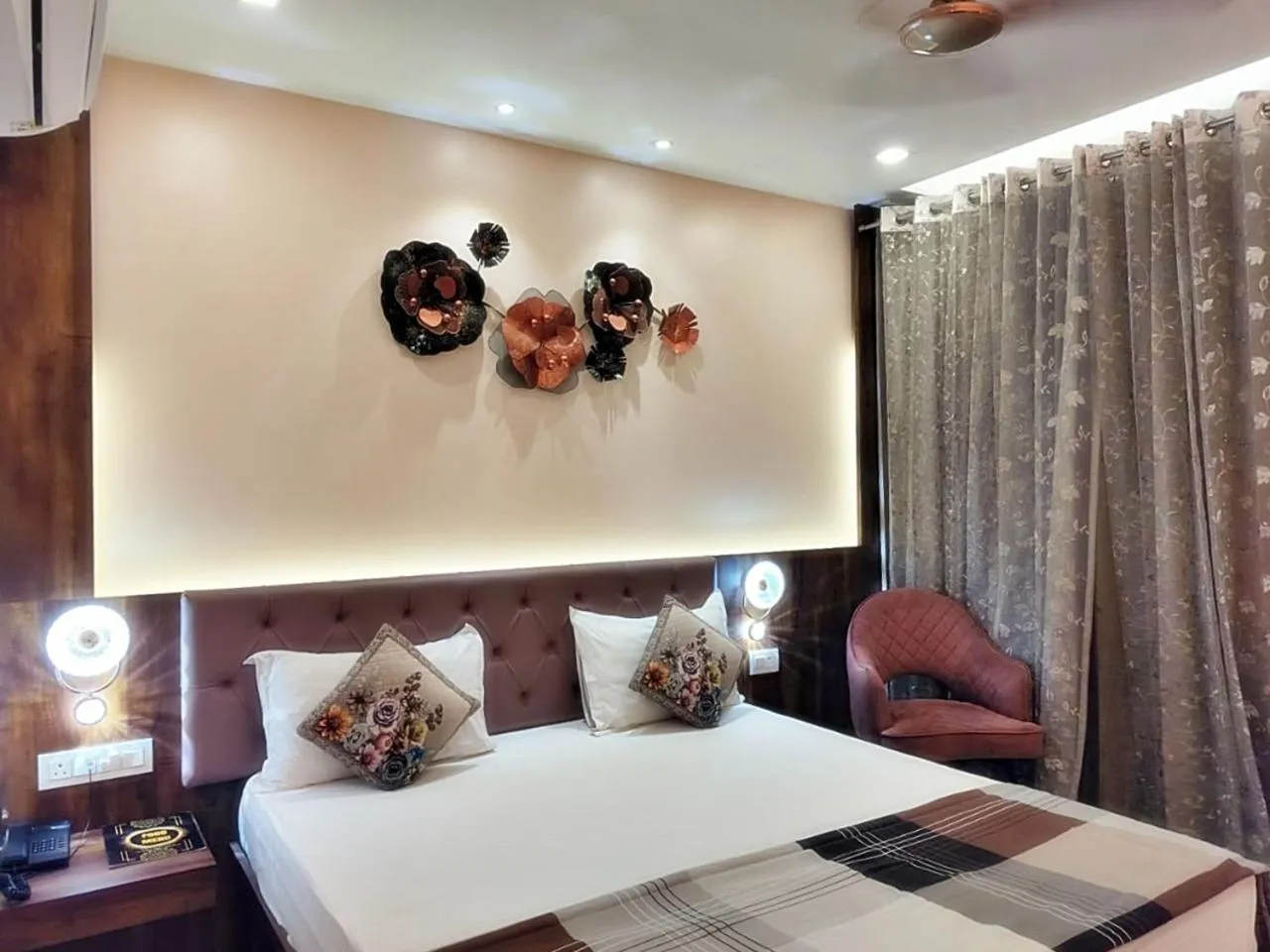 Bed in Hotel Luxuria