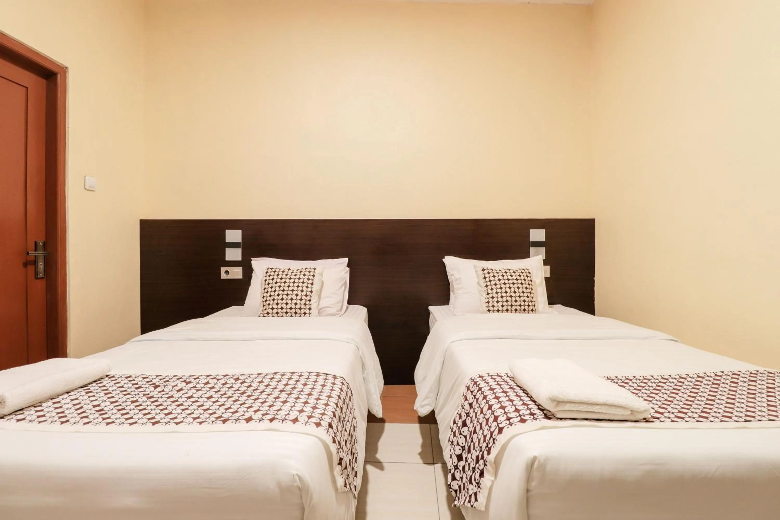 Bedroom, Bed in Omah Rohadi Syariah by Ndalem Beong