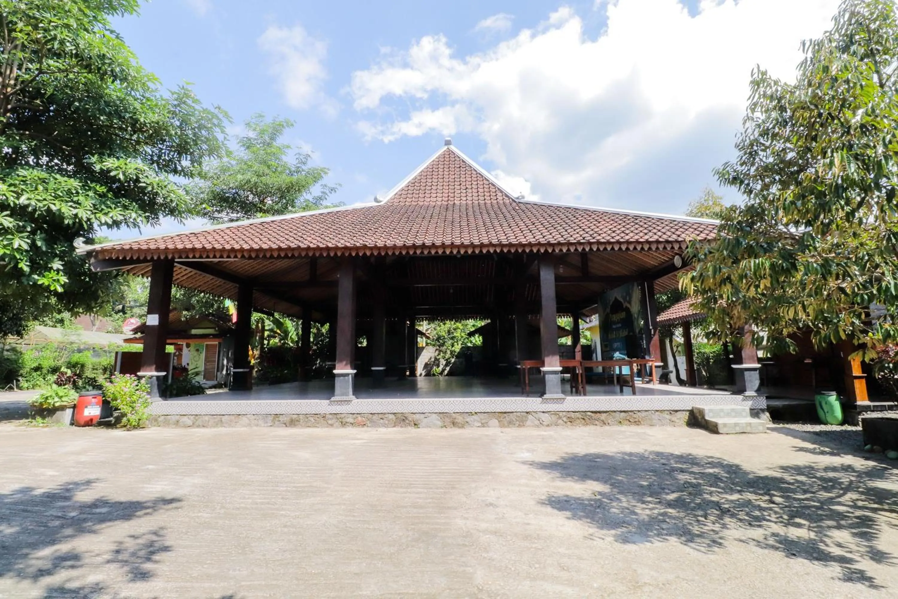 Property building in Omah Rohadi Syariah by Ndalem Beong