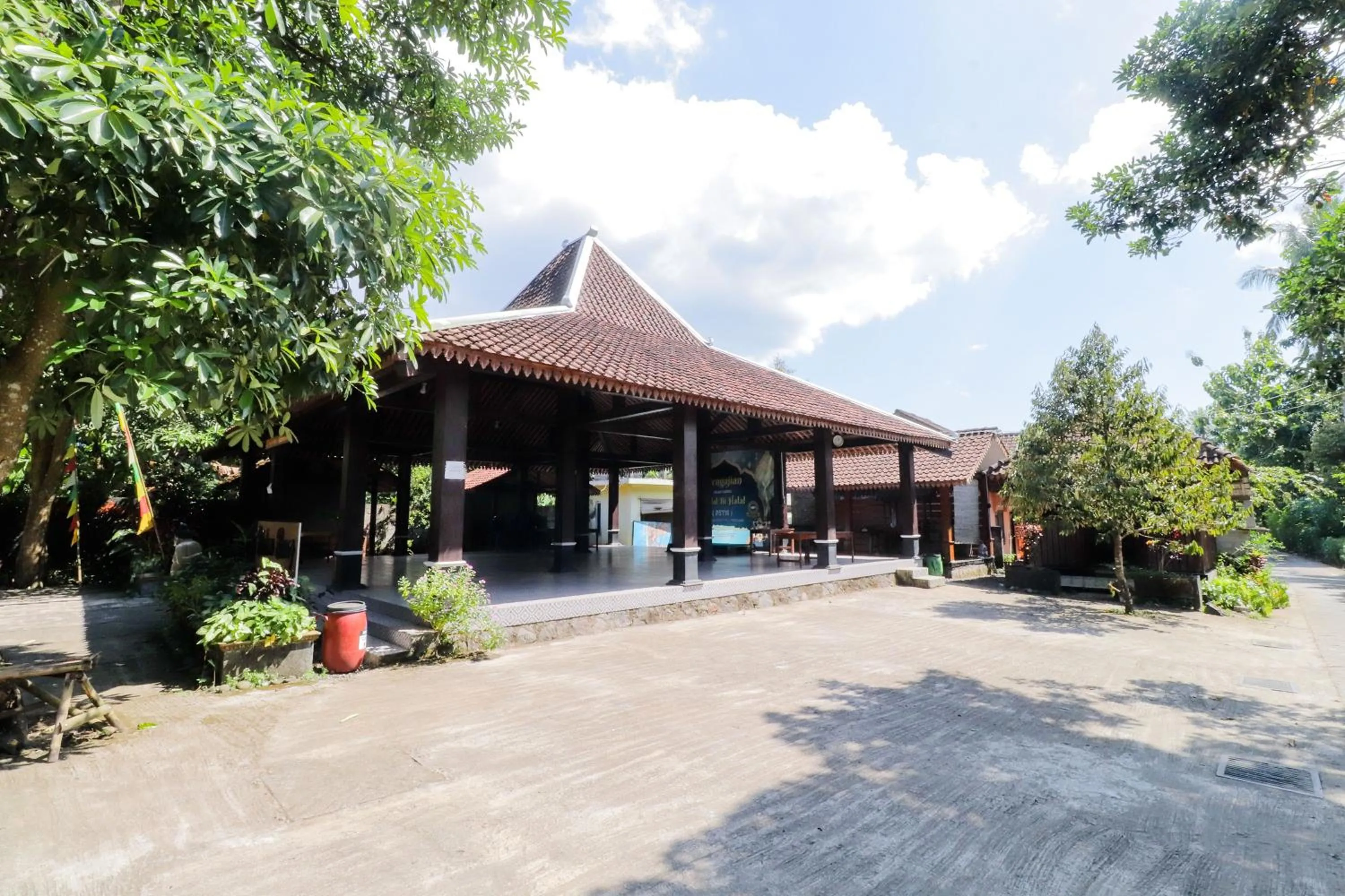 Property building in Omah Rohadi Syariah by Ndalem Beong