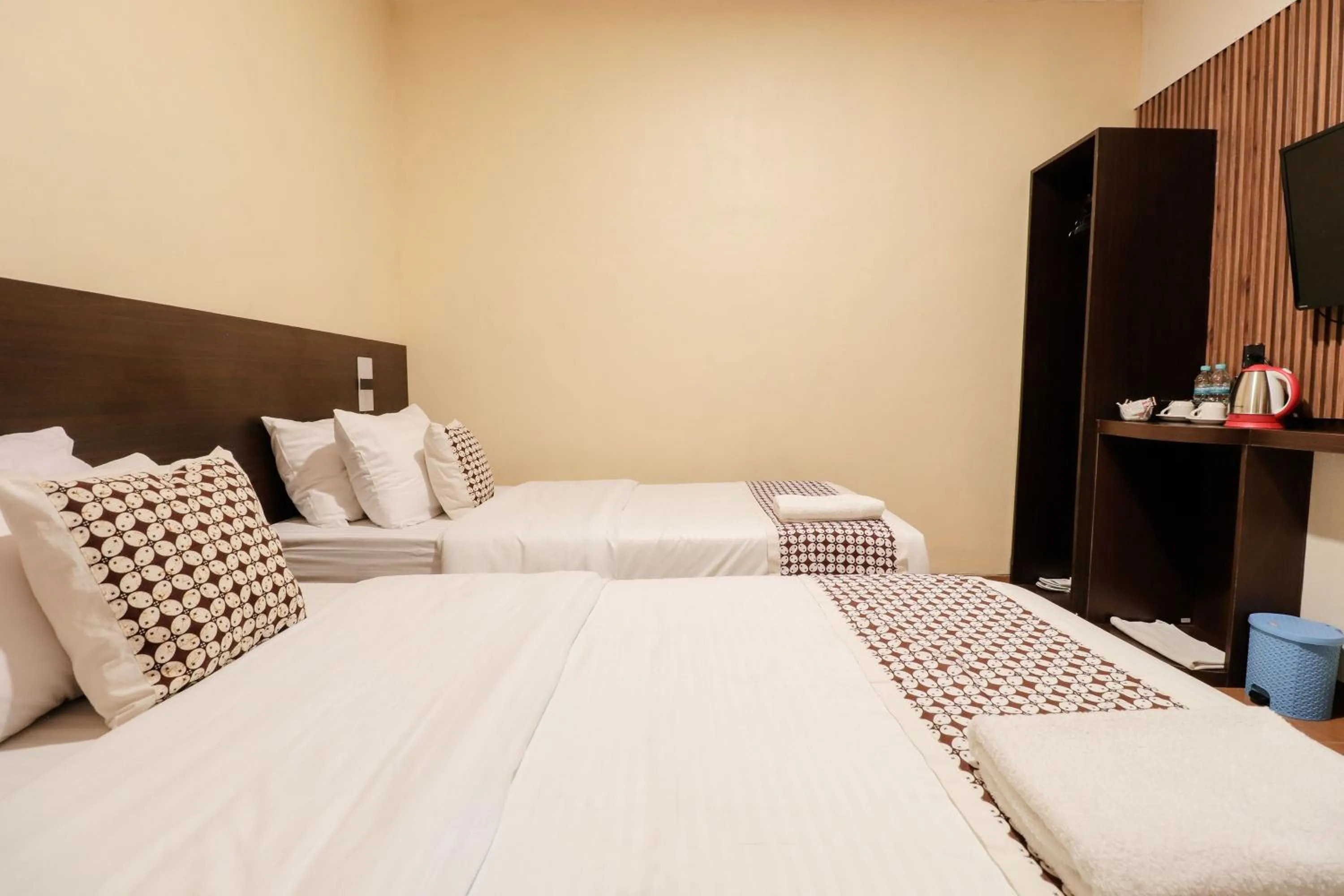 Bedroom, Bed in Omah Rohadi Syariah by Ndalem Beong