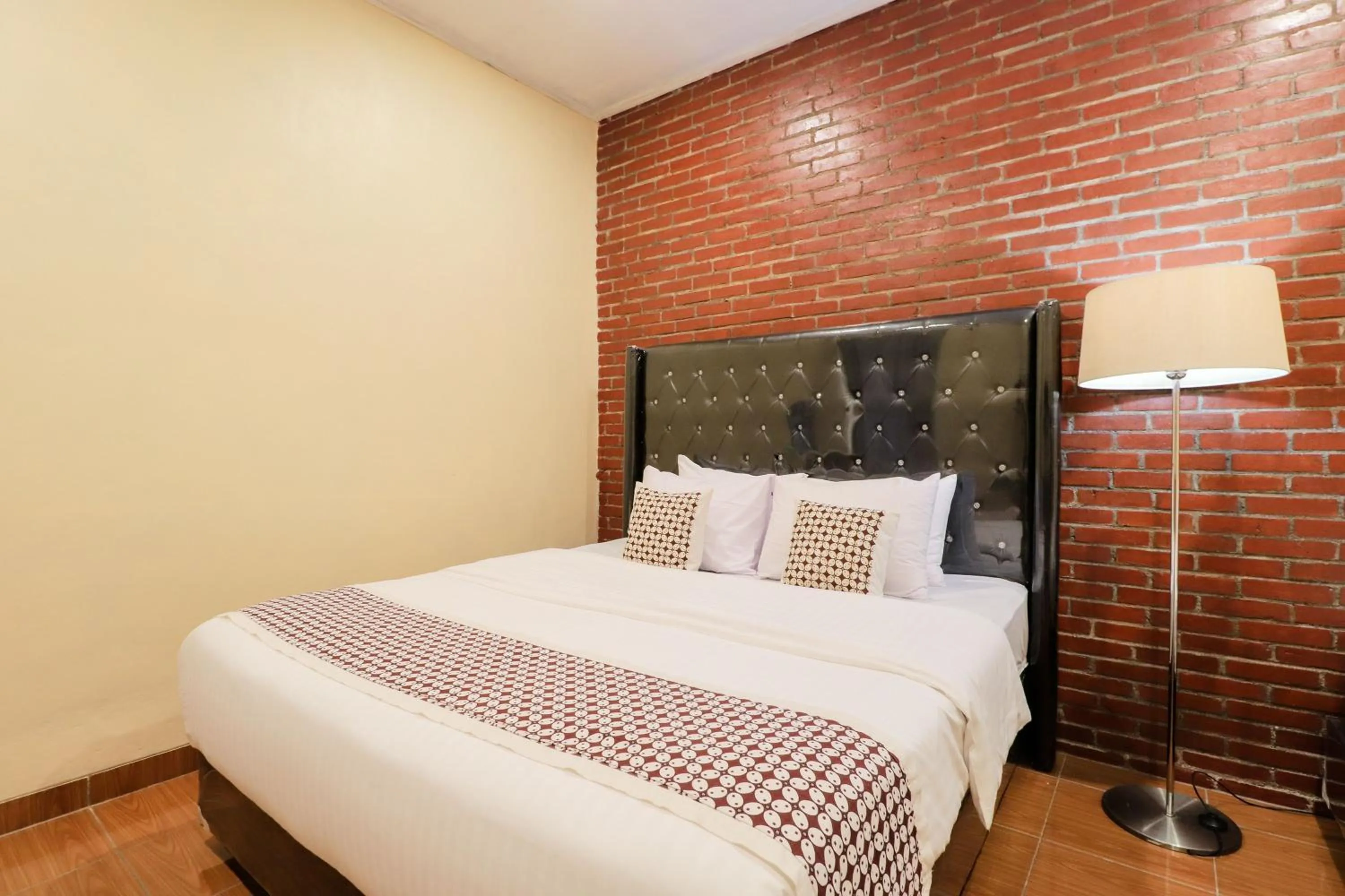 Bedroom, Bed in Omah Rohadi Syariah by Ndalem Beong