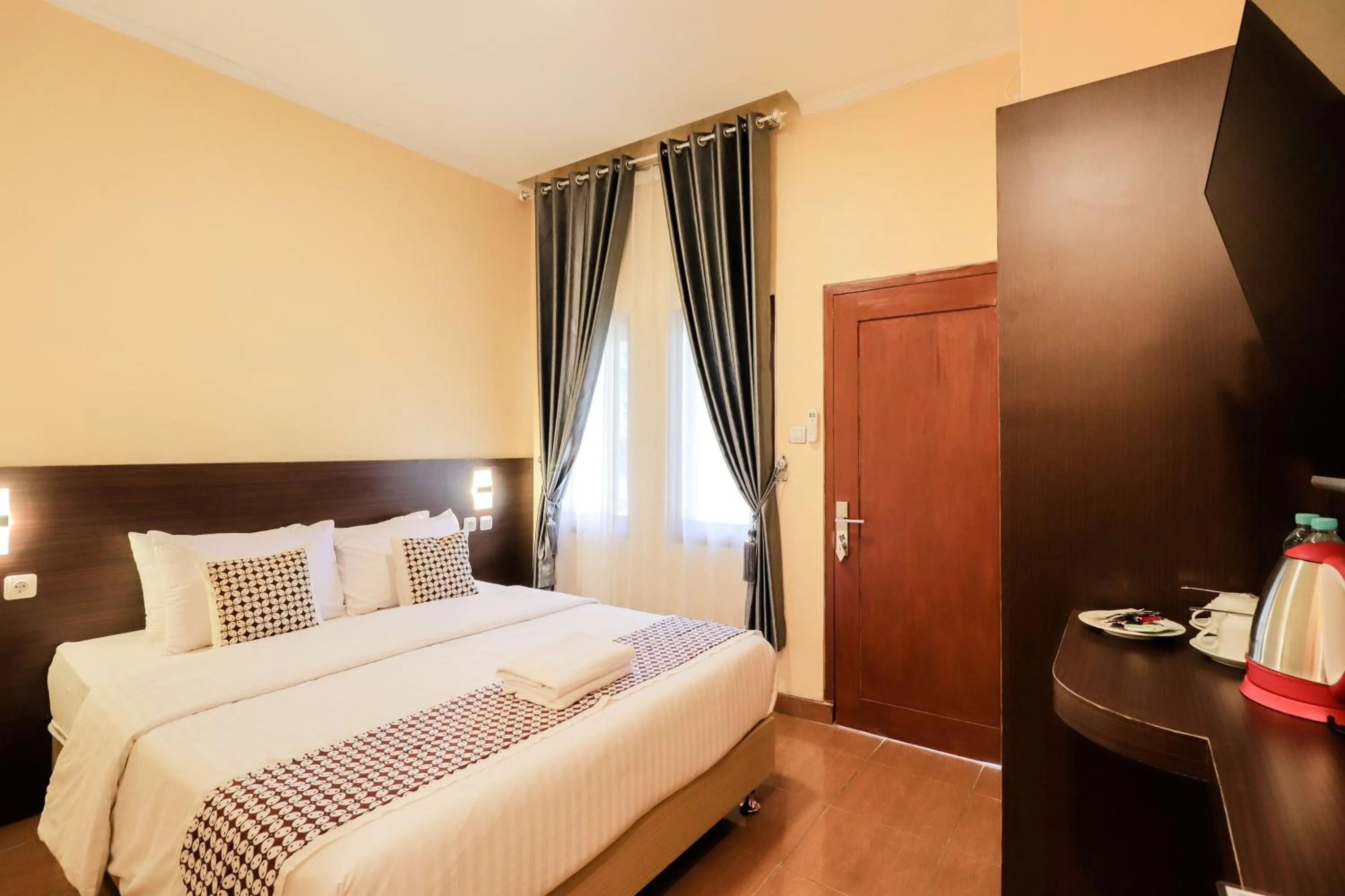 Bedroom, Bed in Omah Rohadi Syariah by Ndalem Beong