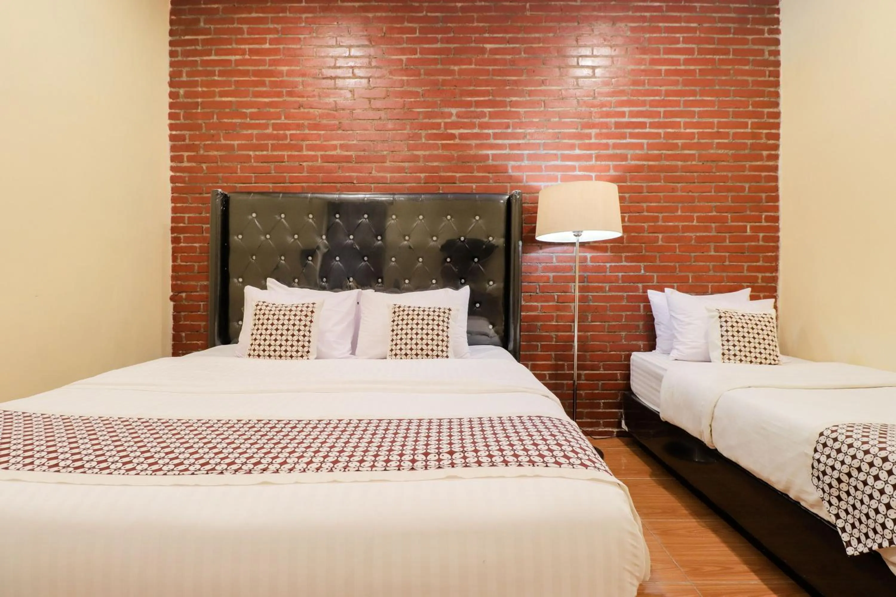 Bed in Omah Rohadi Syariah by Ndalem Beong