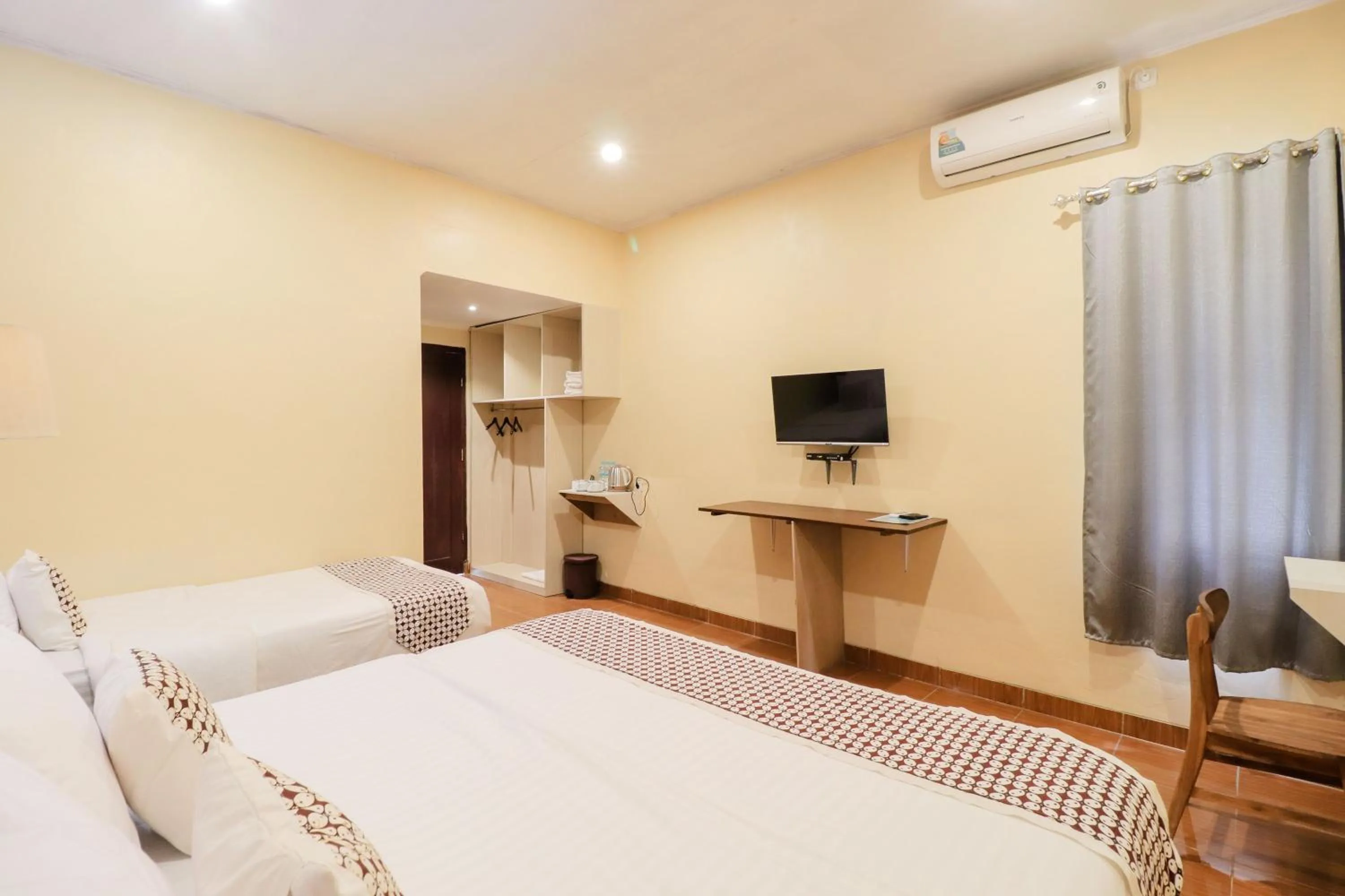 Bed in Omah Rohadi Syariah by Ndalem Beong