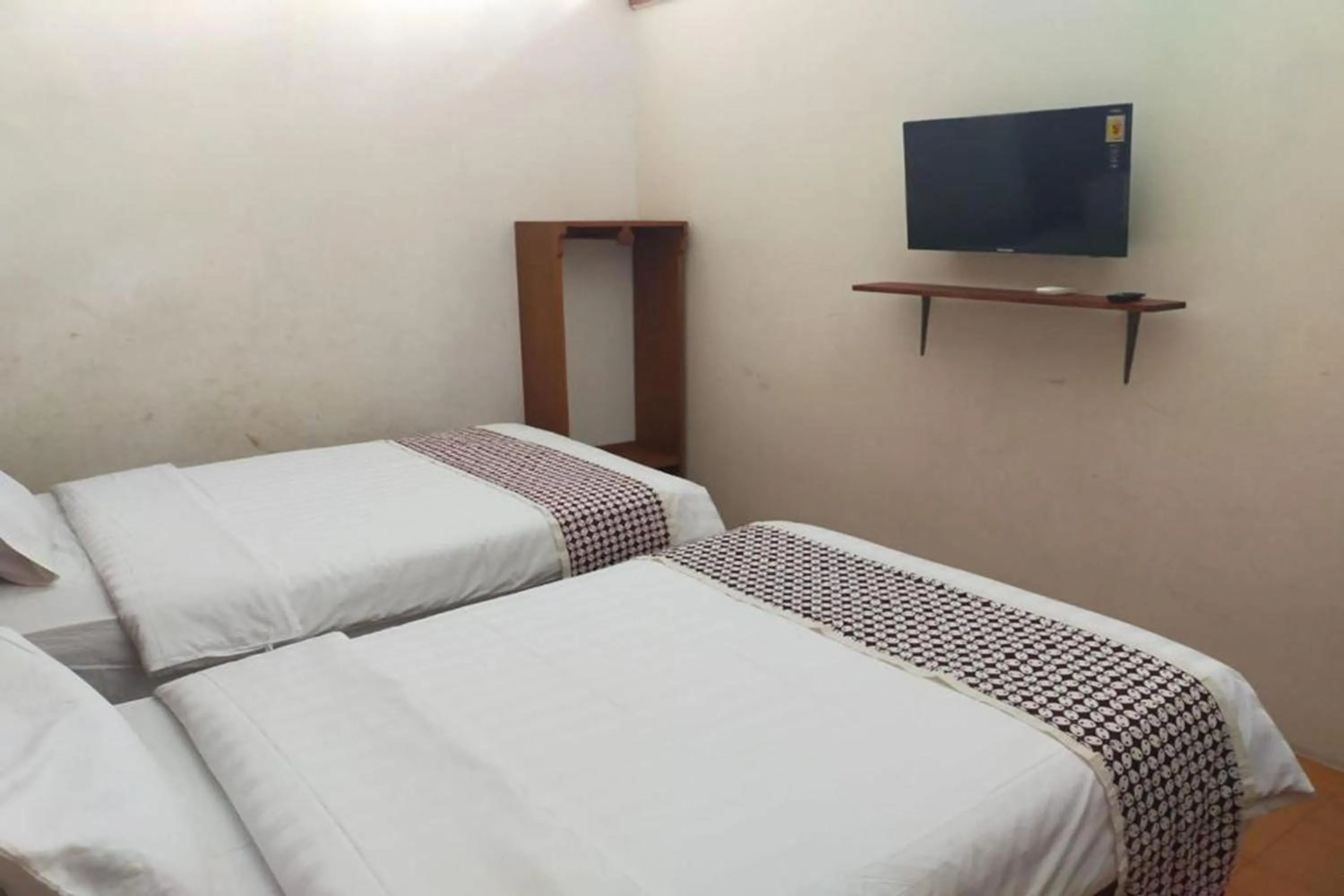 Bedroom, Bed in Omah Rohadi Syariah by Ndalem Beong