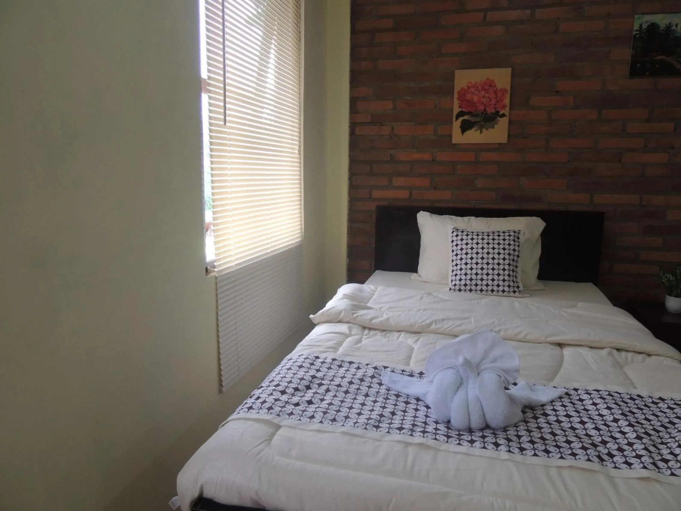 Photo of the whole room in Srikayah Syariah by Ndalem Beong