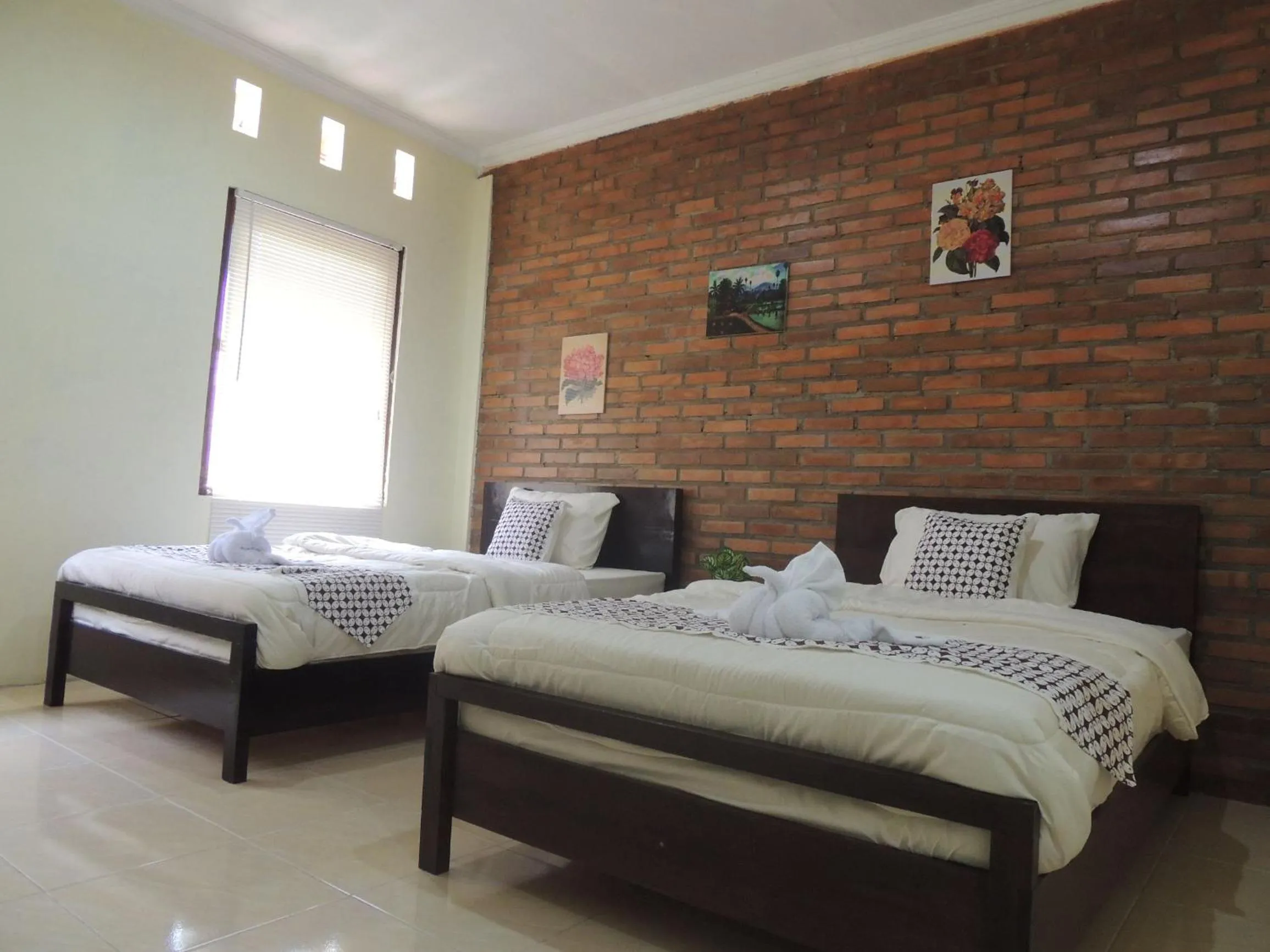 Photo of the whole room in Srikayah Syariah by Ndalem Beong