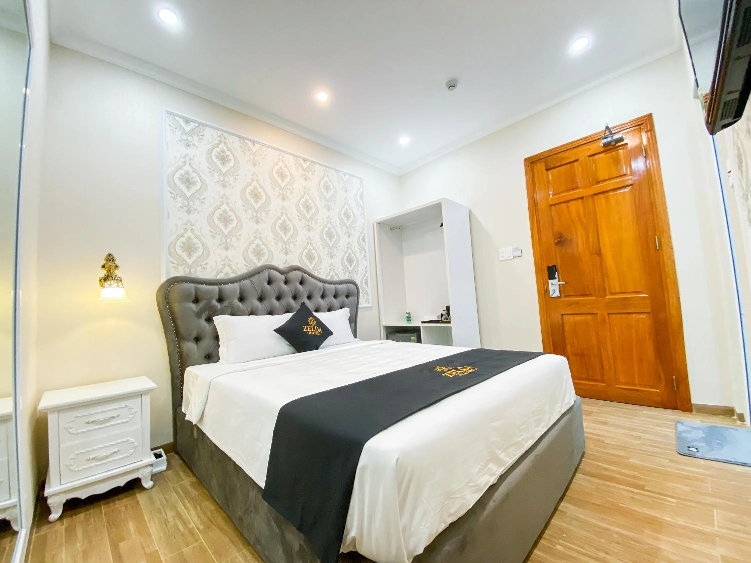 Photo of the whole room, Bed in ZELDA hotel