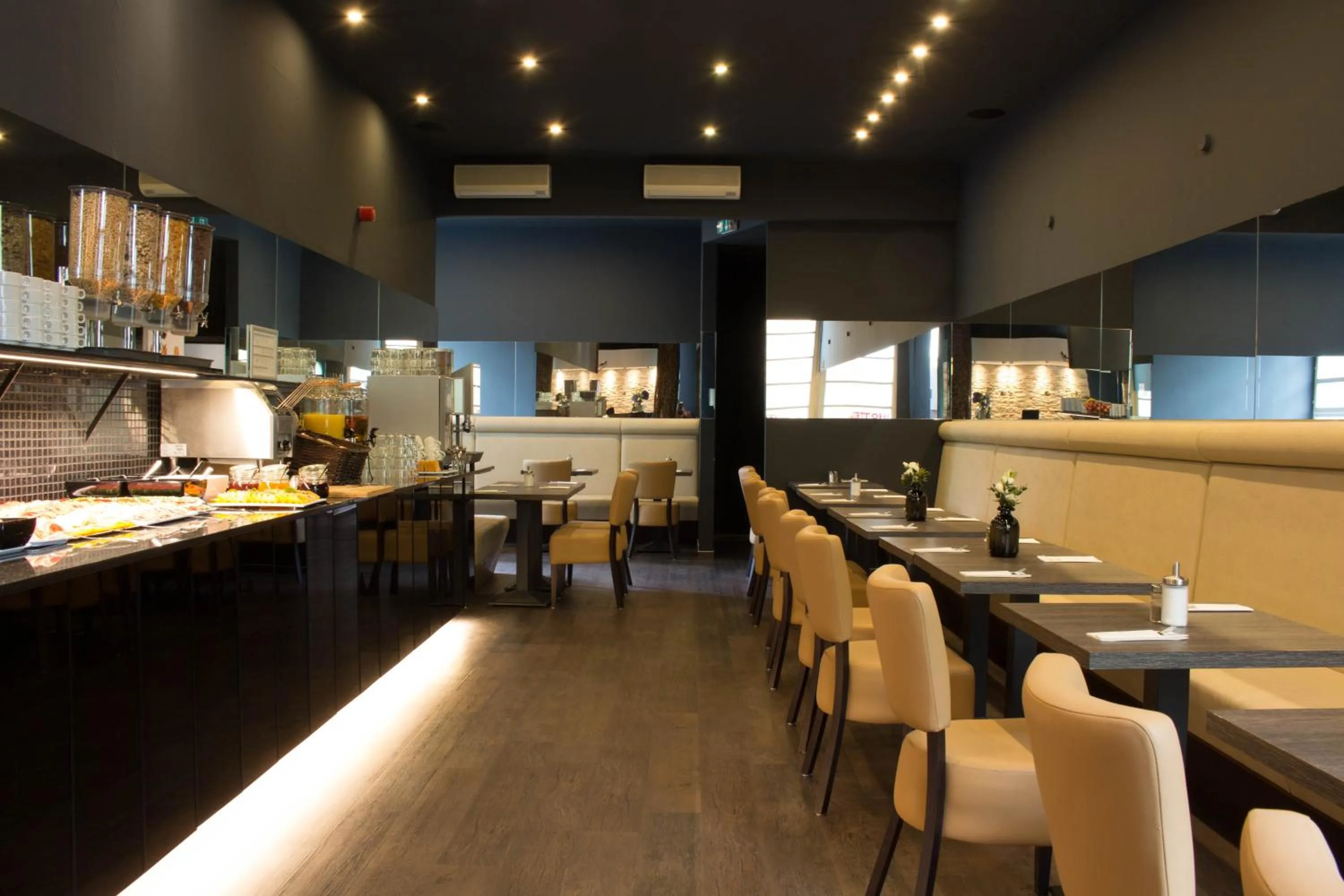 Restaurant/places to eat in Hotel Delta am Potsdamer Platz