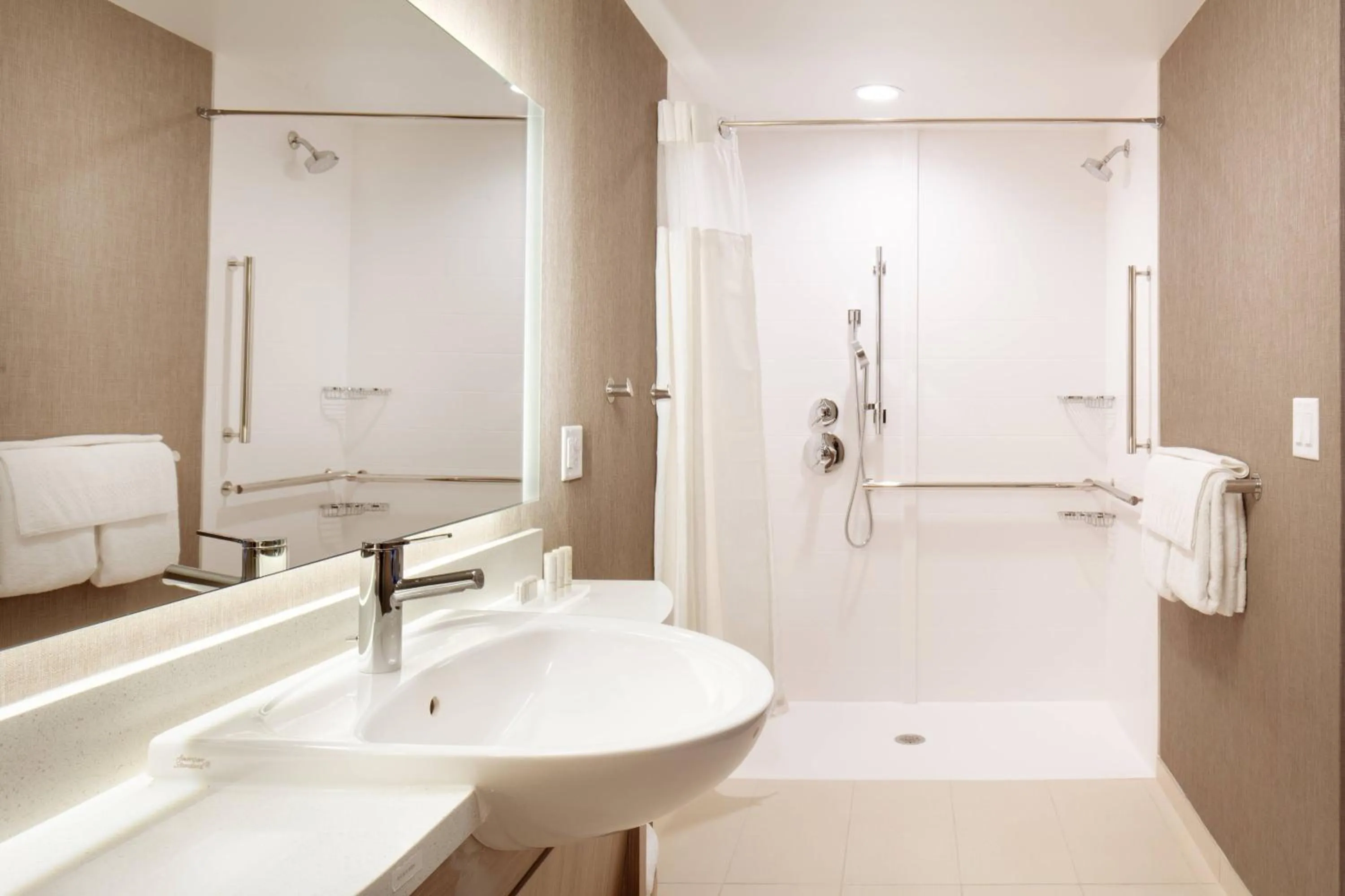 Bathroom in SpringHill Suites by Marriott Ames