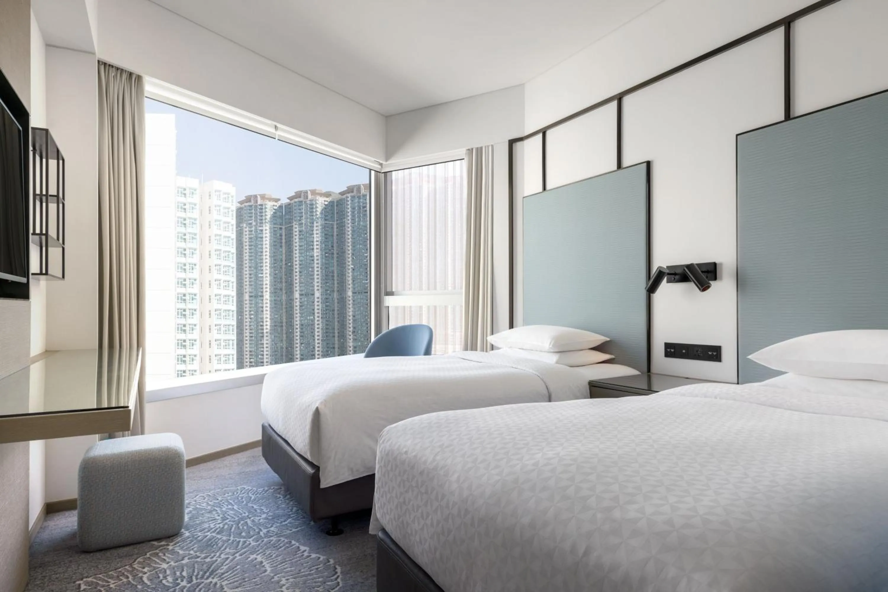 Photo of the whole room, Bed in Four Points by Sheraton Hong Kong, Tung Chung