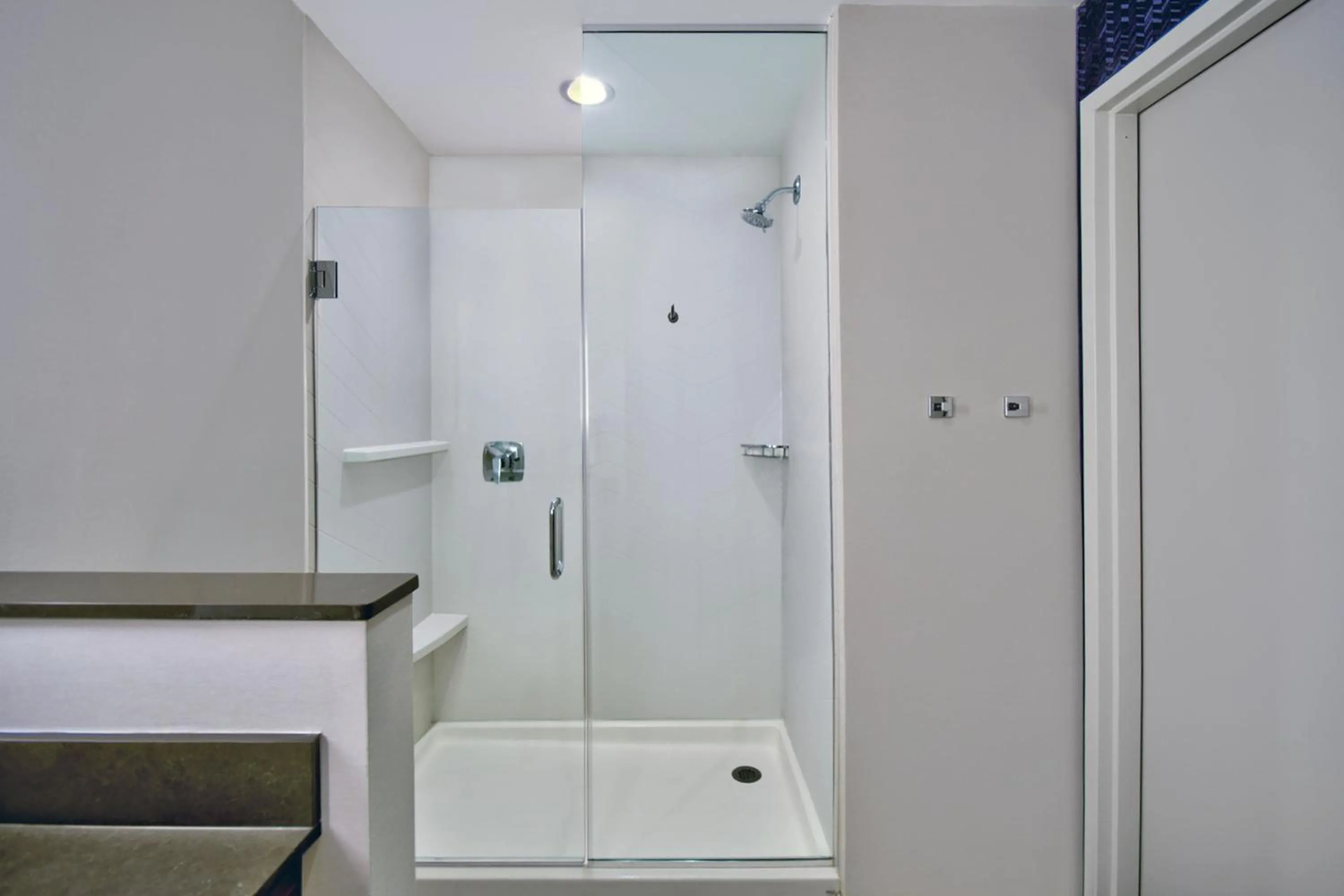 Bathroom in Fairfield by Marriott Inn & Suites Orlando at FLAMINGO CROSSINGS® Town Center