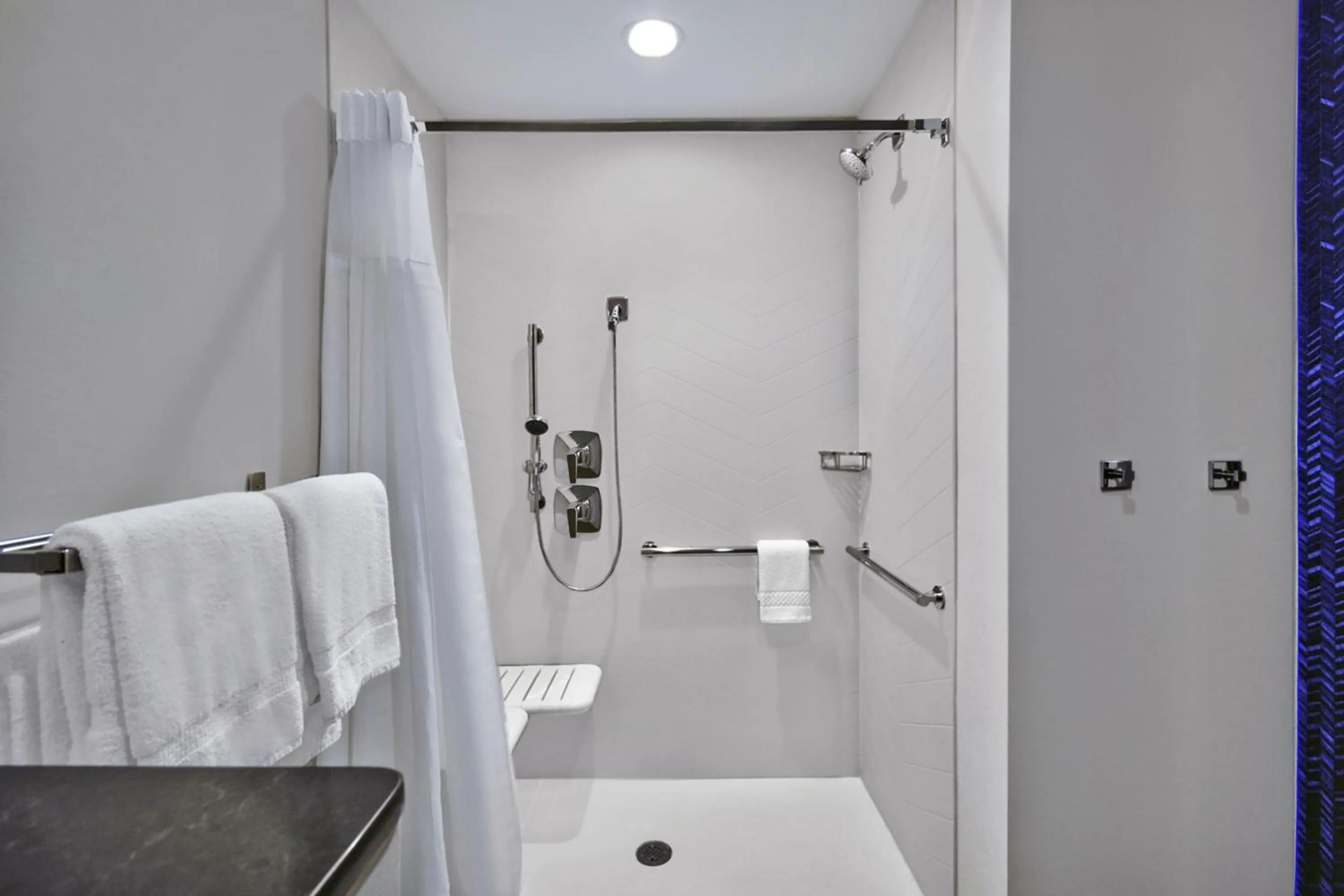 Bathroom in Fairfield by Marriott Inn & Suites Orlando at FLAMINGO CROSSINGS® Town Center