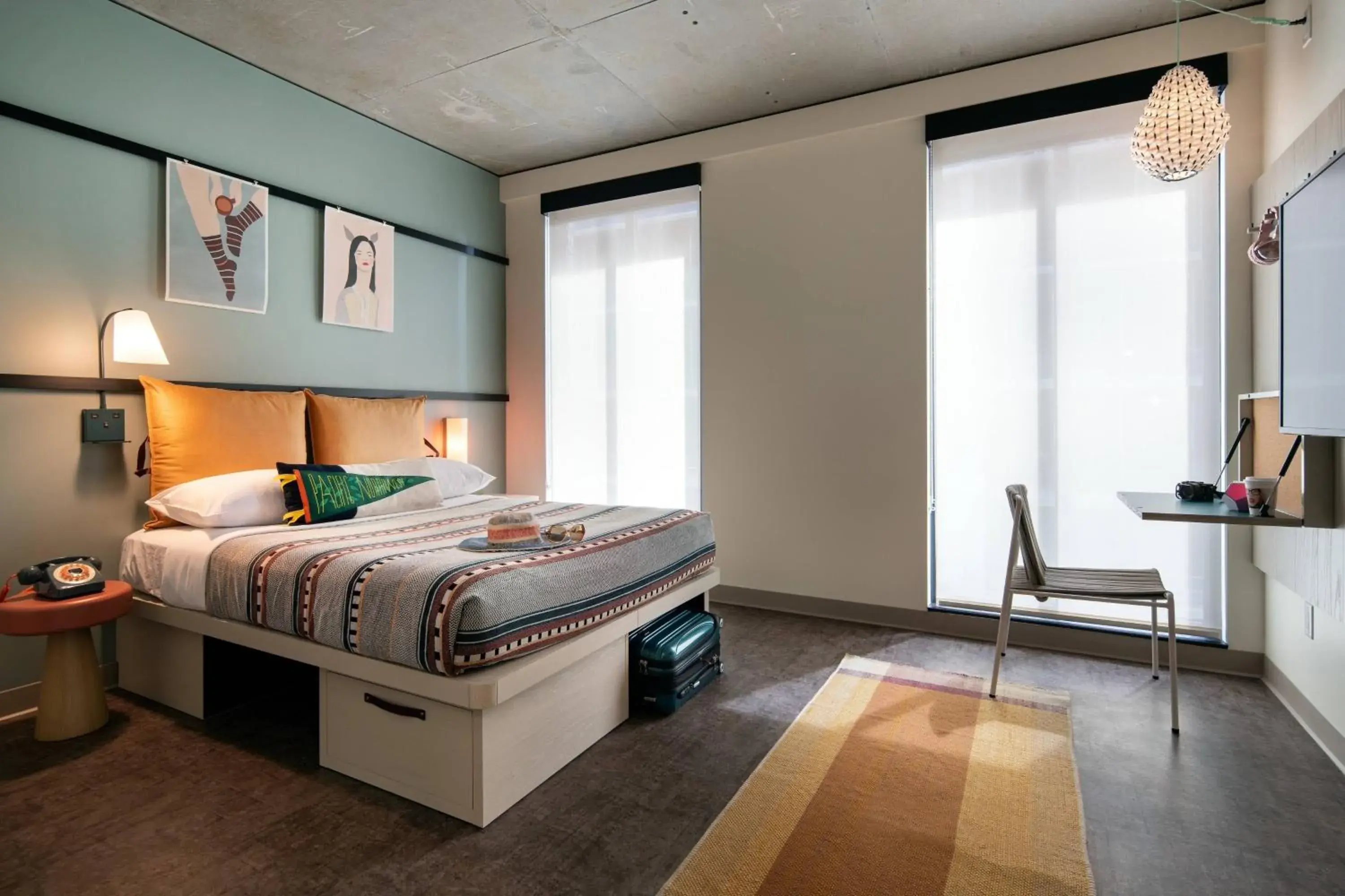 Corner Guest room with 1 Queen in Moxy Portland Downtown Corner Guest room with 1 Queen in Moxy Portland Downtown