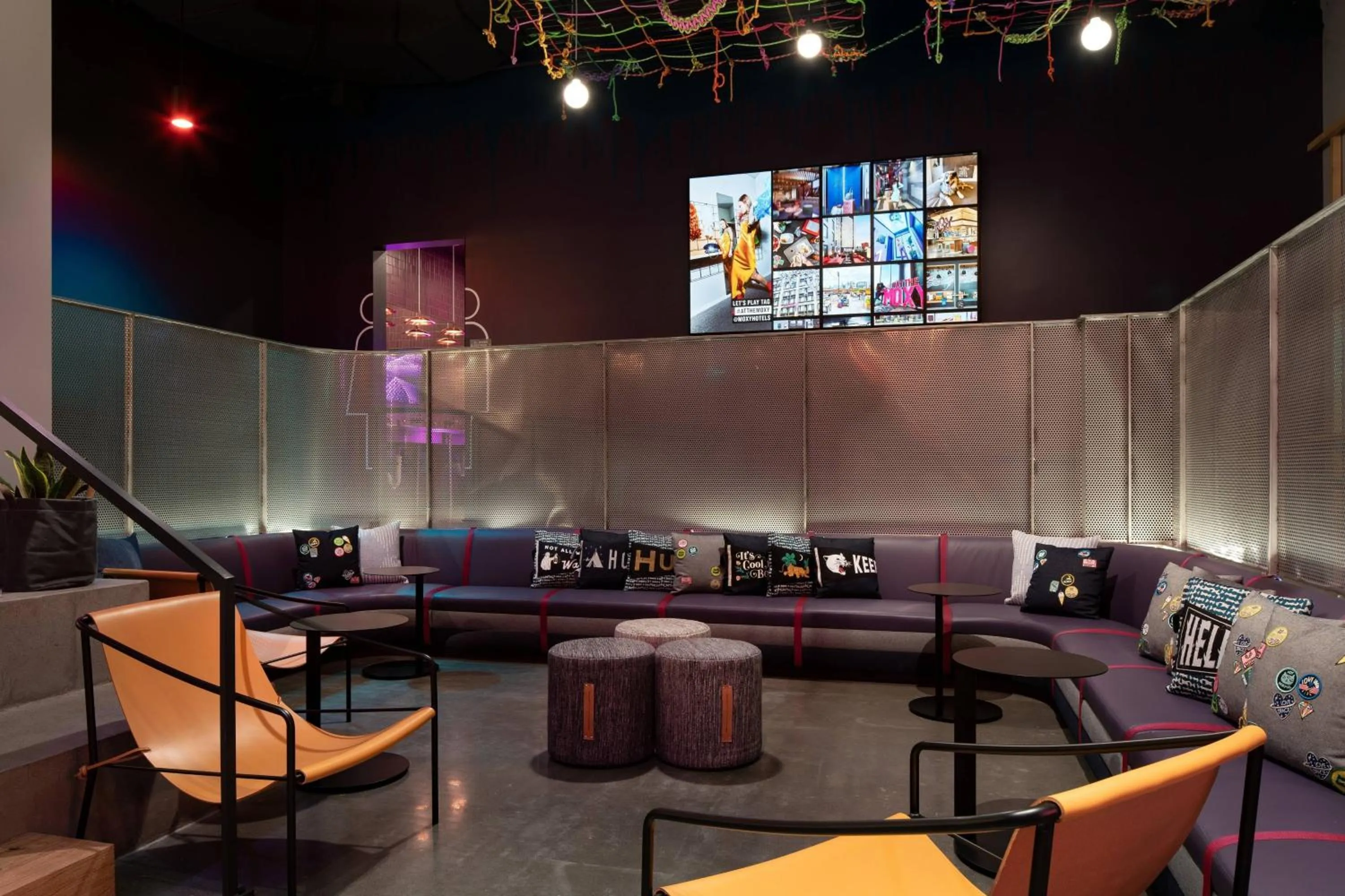 Lounge or bar in Moxy Portland Downtown