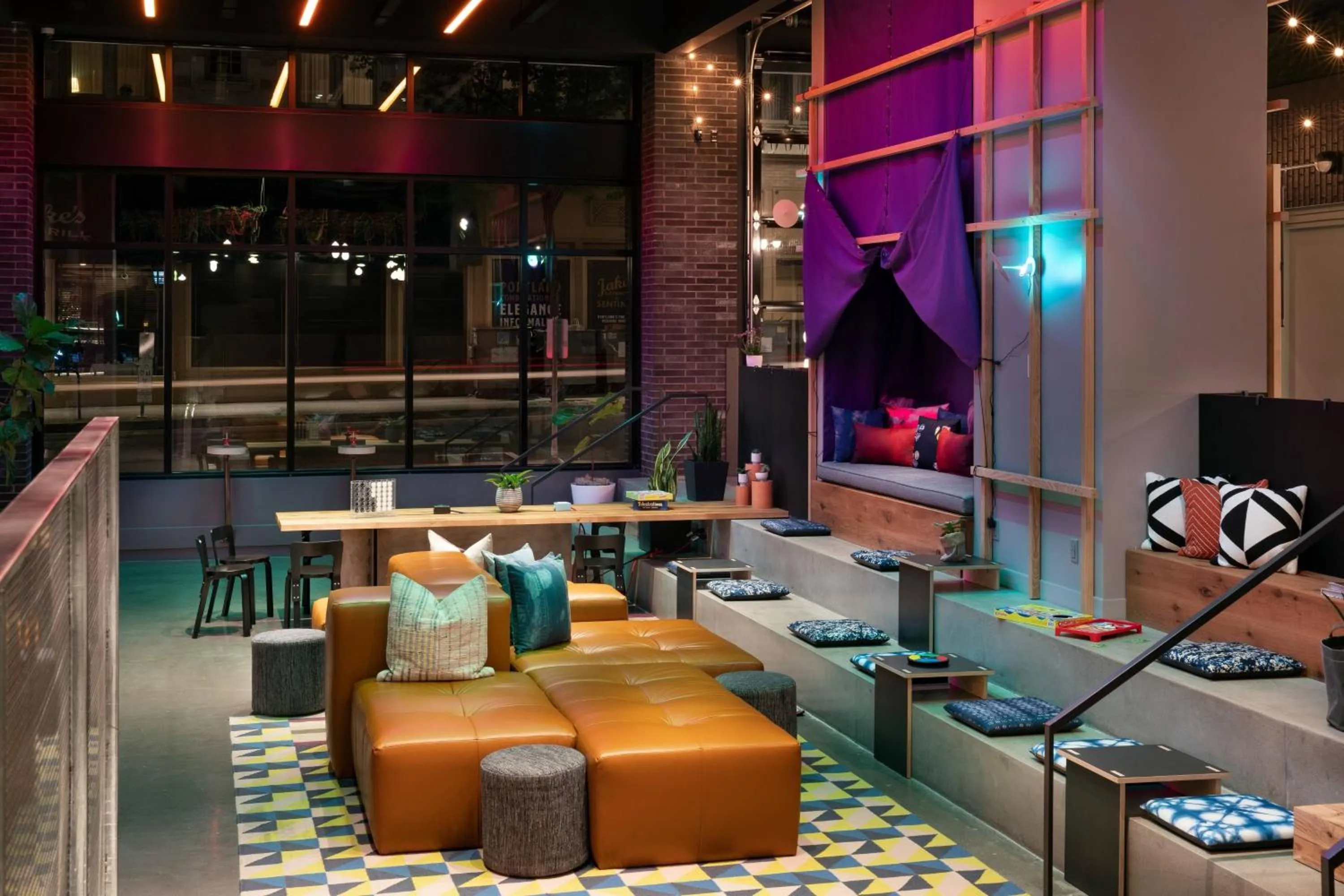 Lounge or bar in Moxy Portland Downtown