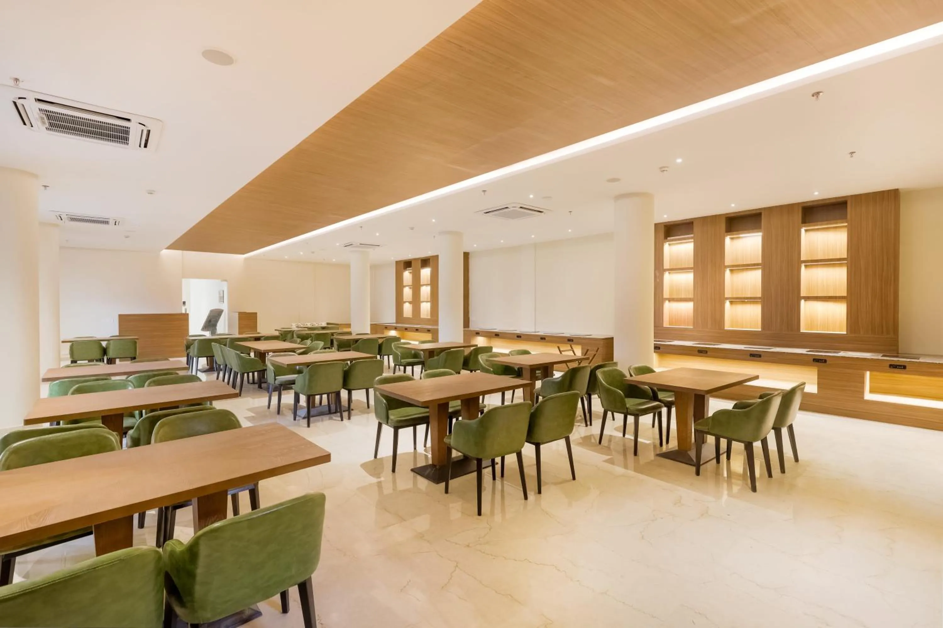 Restaurant/places to eat in Club Mahindra Arookutty, Alleppey