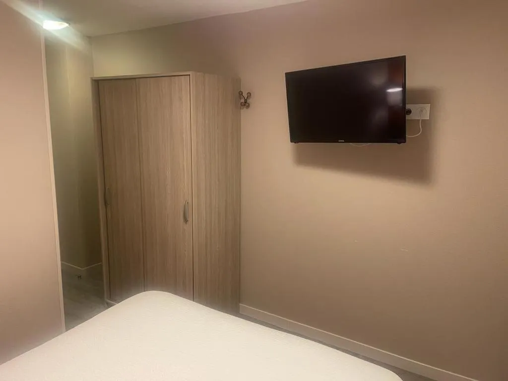 TV and multimedia, Bed in Appart'hôtel Voltaire