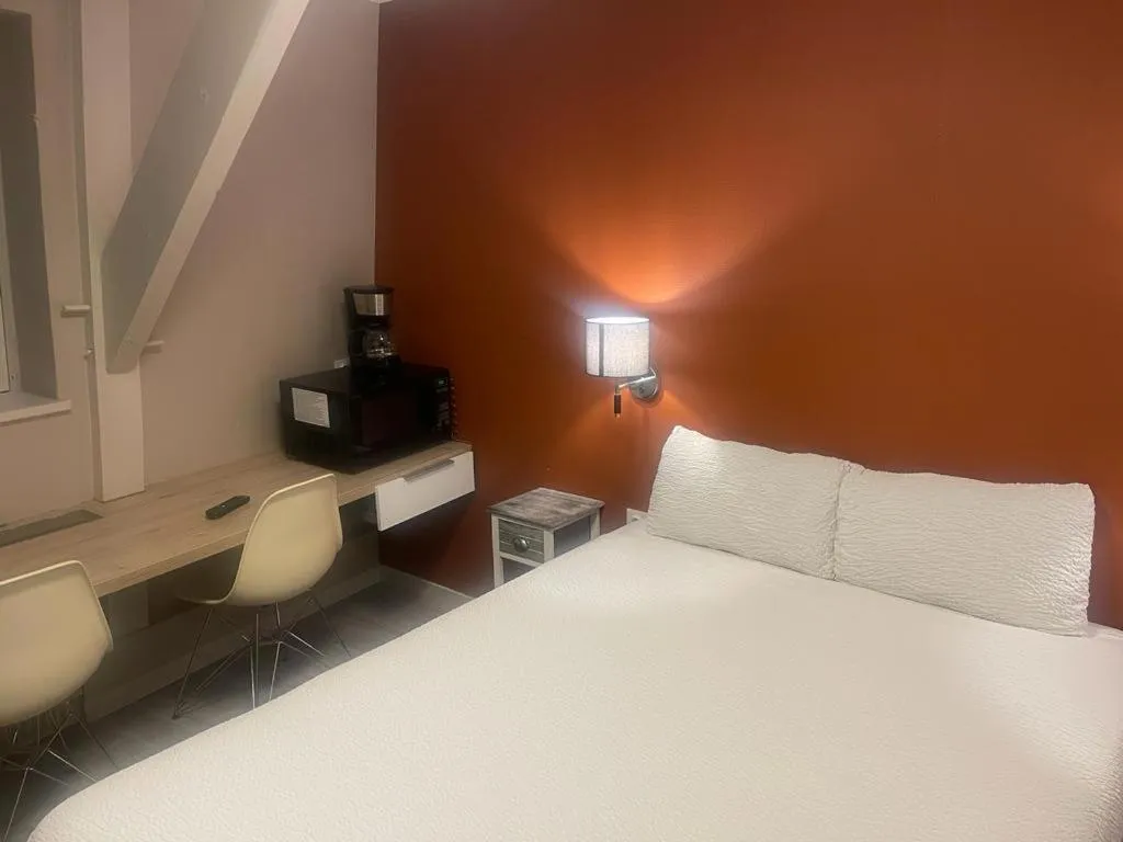 Seating area, Bed in Appart'hôtel Voltaire