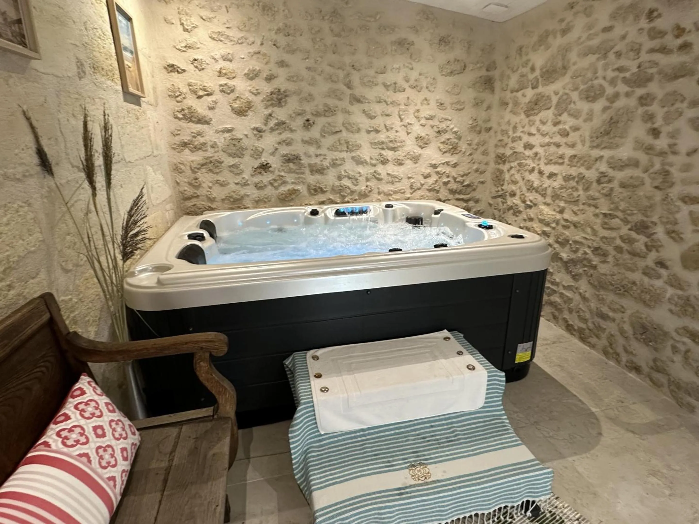 Hot Tub in LA MAISON JEROBOAM
