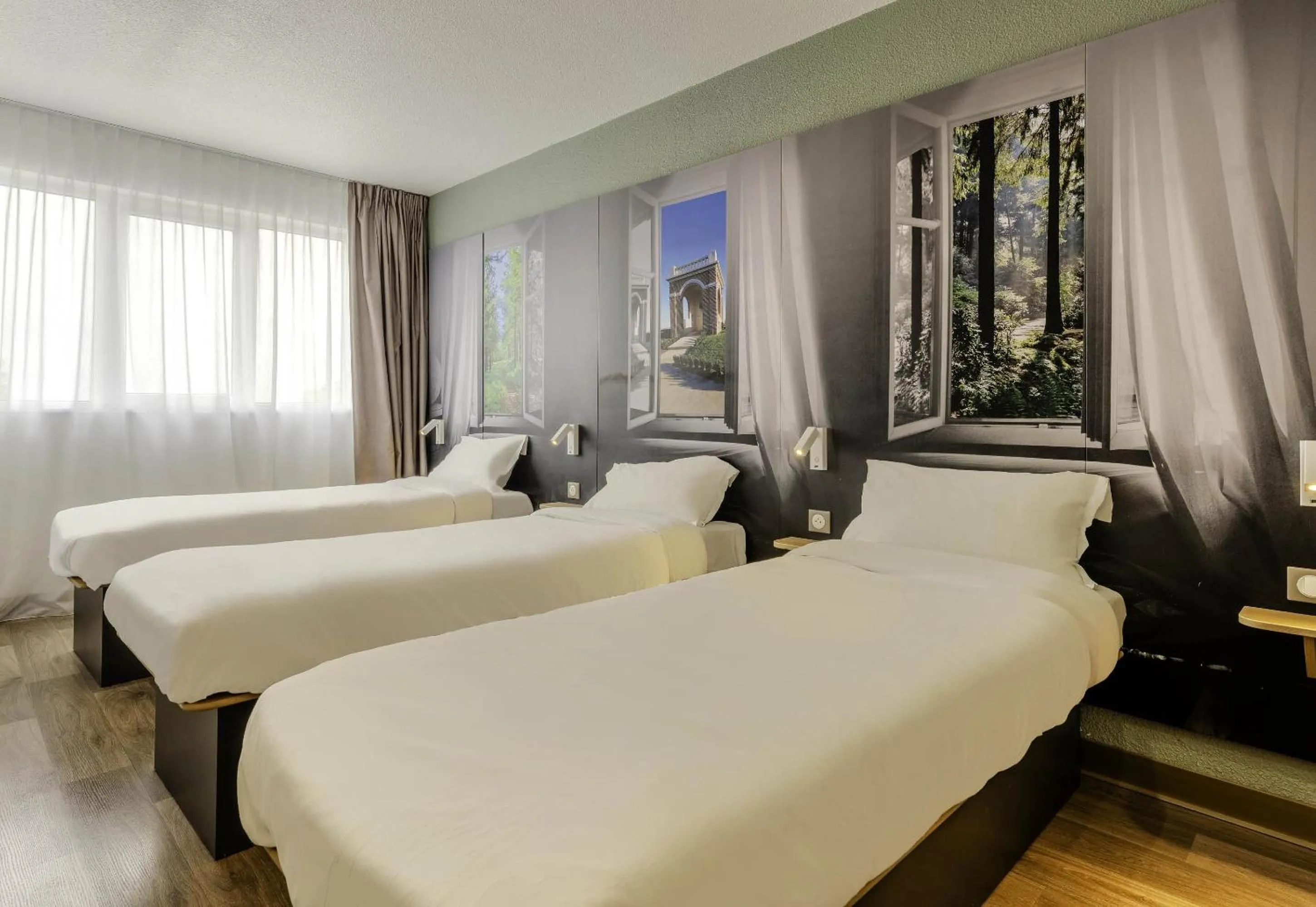 Bedroom, Bed in B&B HOTEL Cambrai