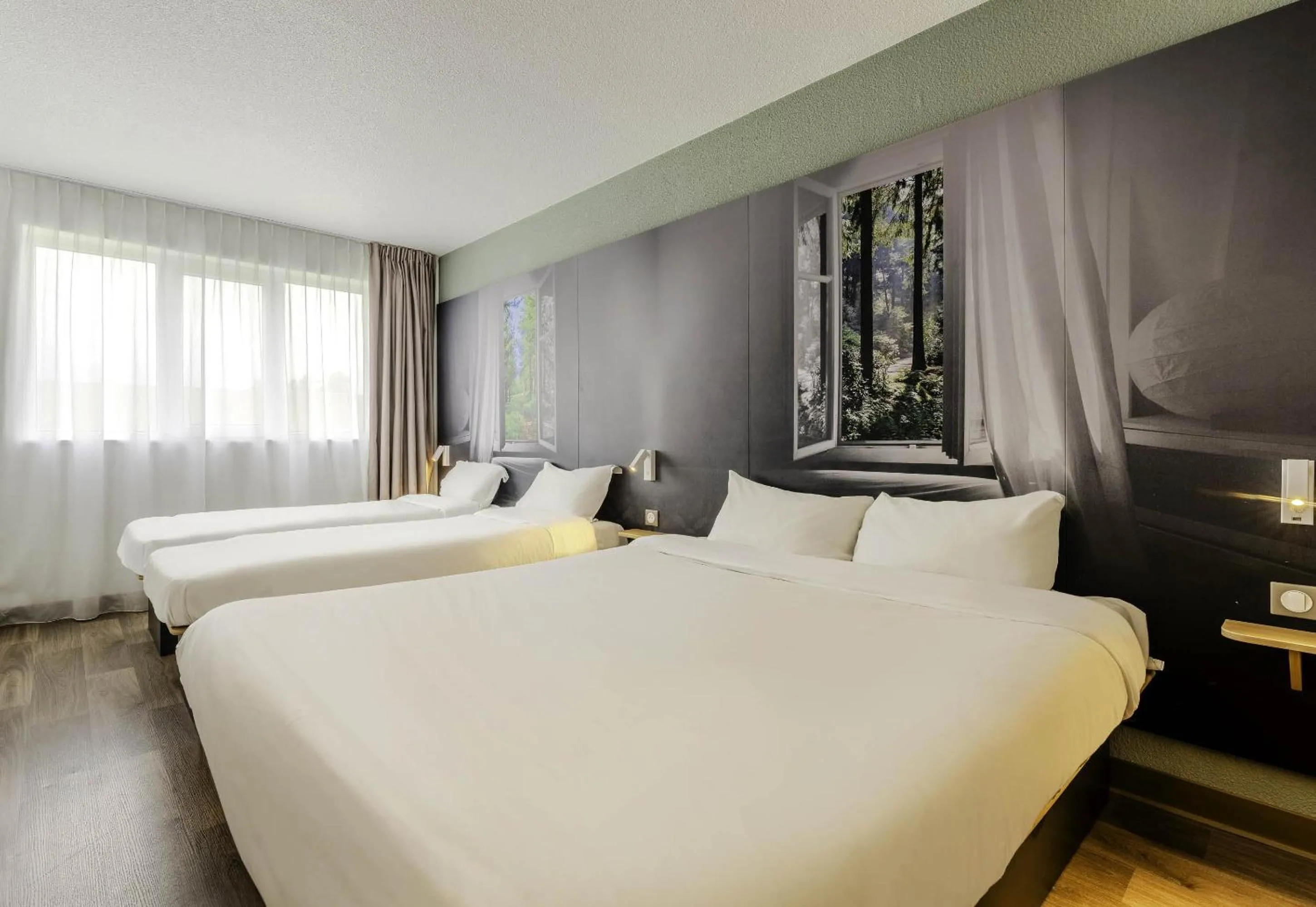 Bedroom, Bed in B&B HOTEL Cambrai