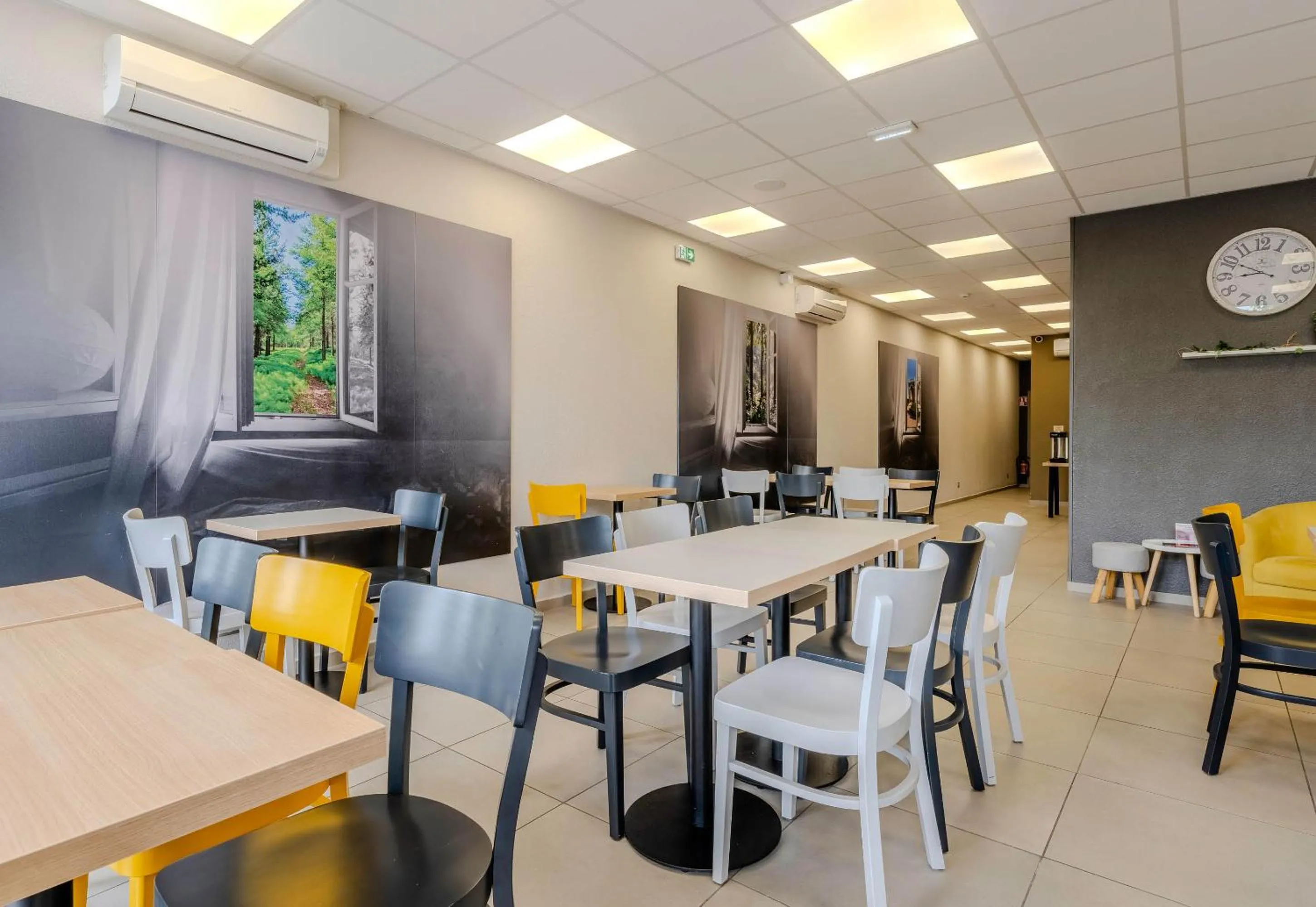 Restaurant/places to eat in B&B HOTEL Cambrai