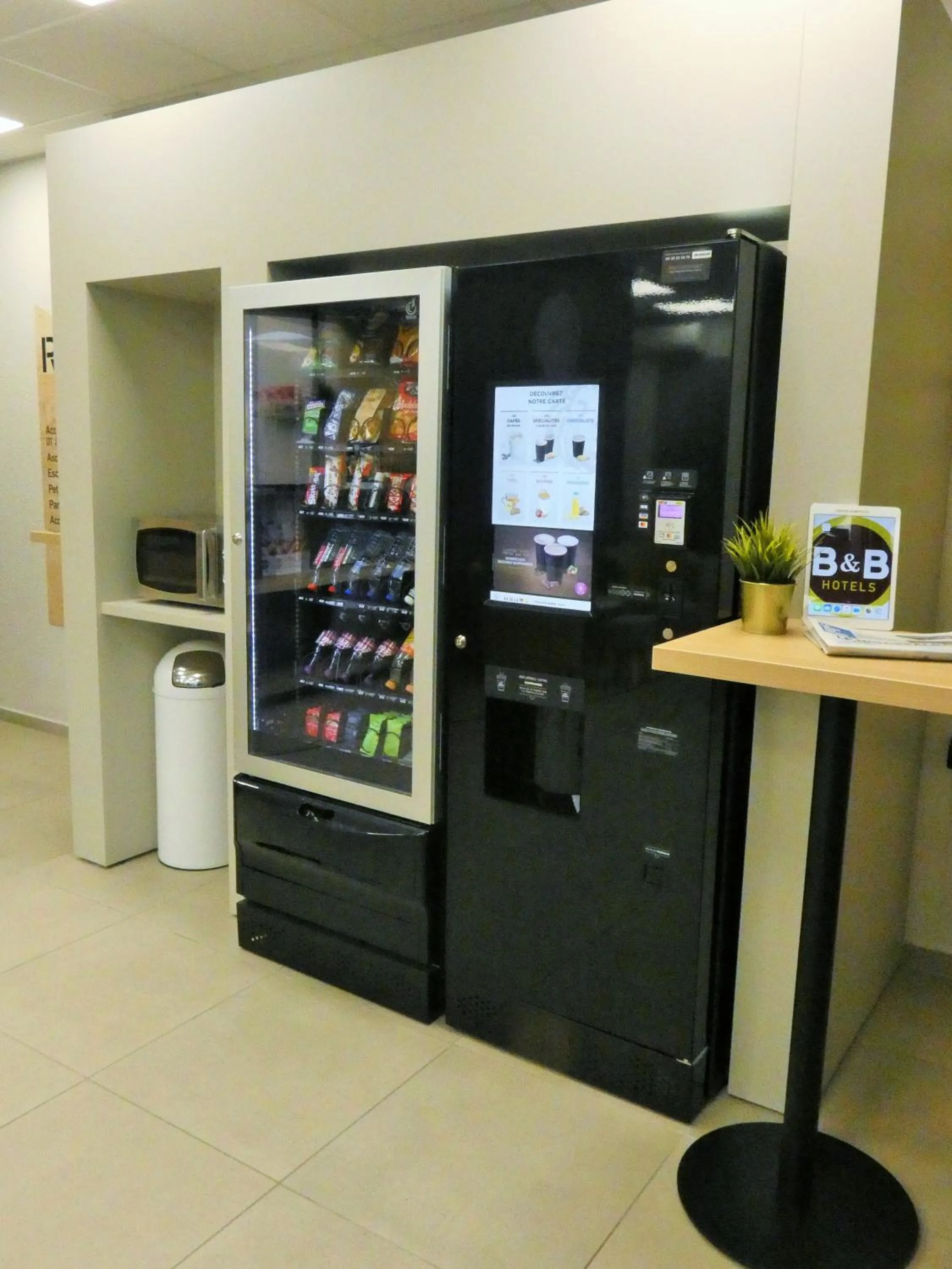 vending machine in B&B HOTEL Cambrai