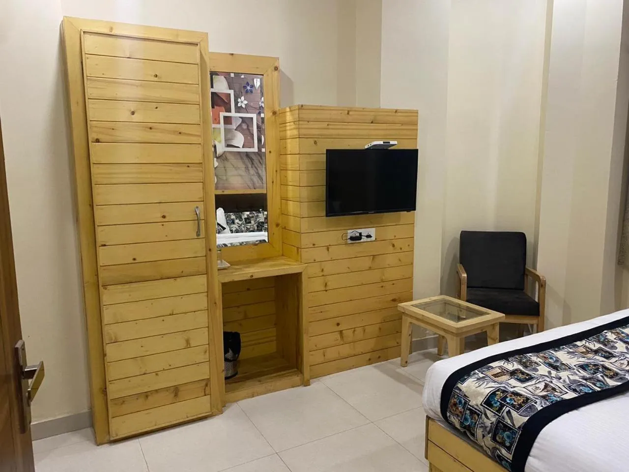 TV and multimedia in Hotel Ridhi Sidhi Residency