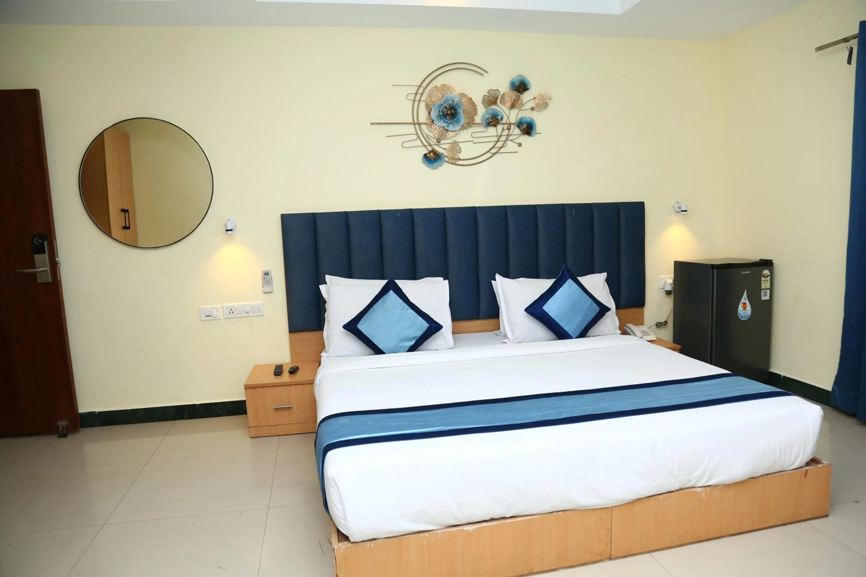 Bed in Hotel Konark Inn