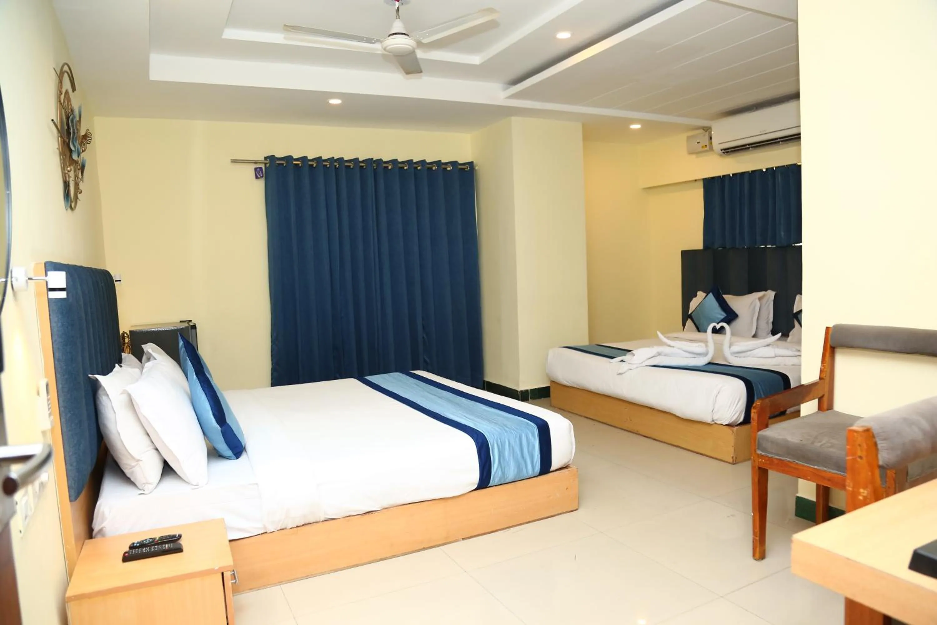 Bed in Hotel Konark Inn