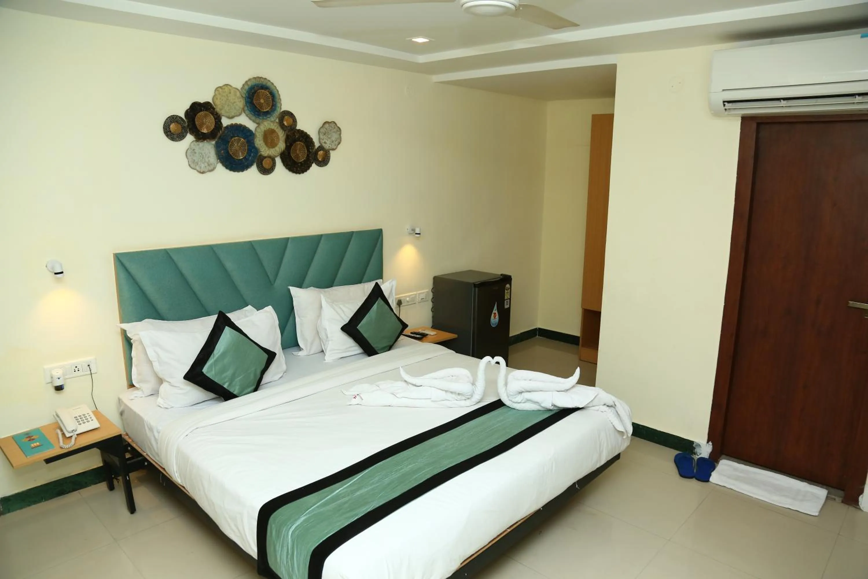 Bed in Hotel Konark Inn