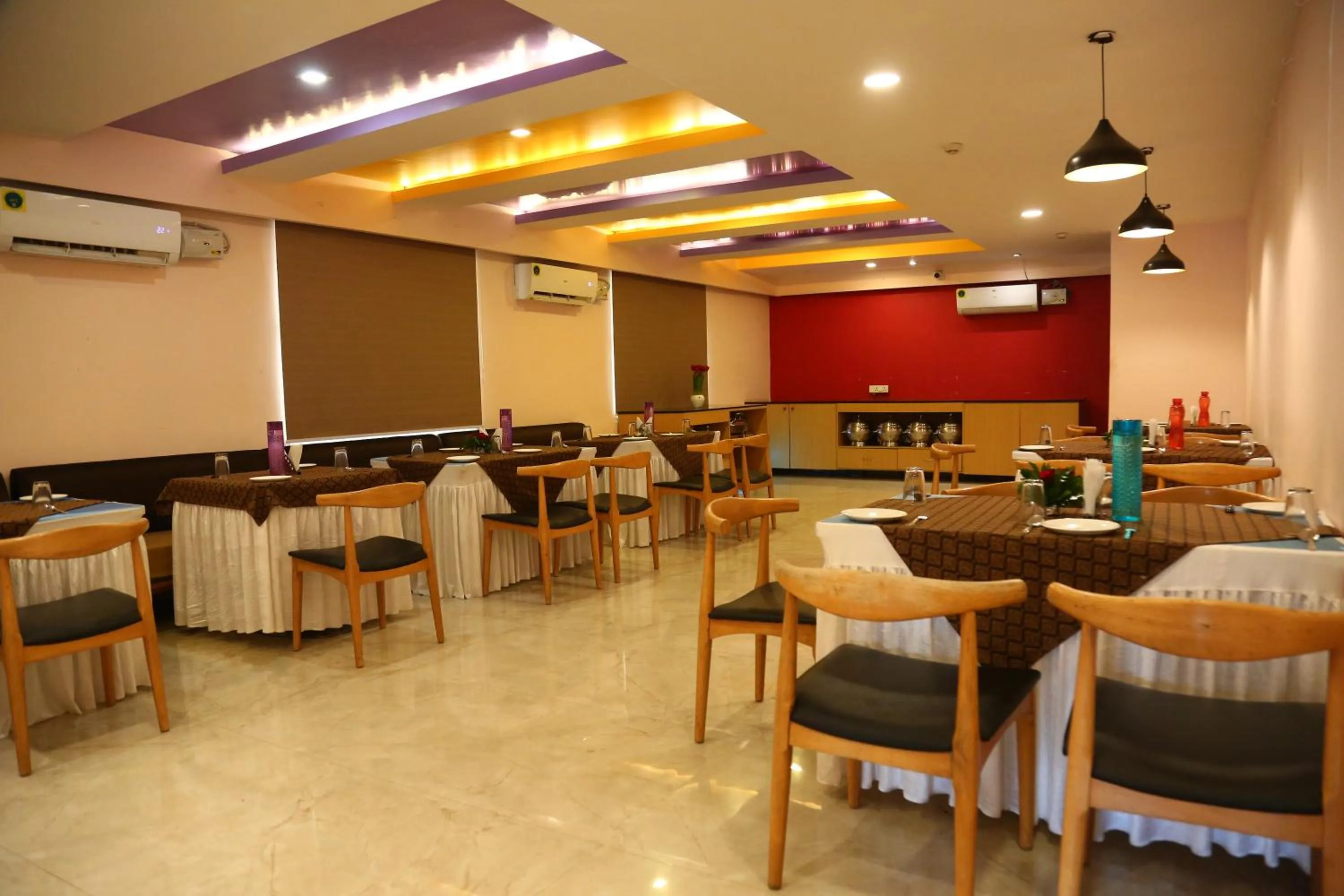 Restaurant/places to eat in Hotel Konark Inn