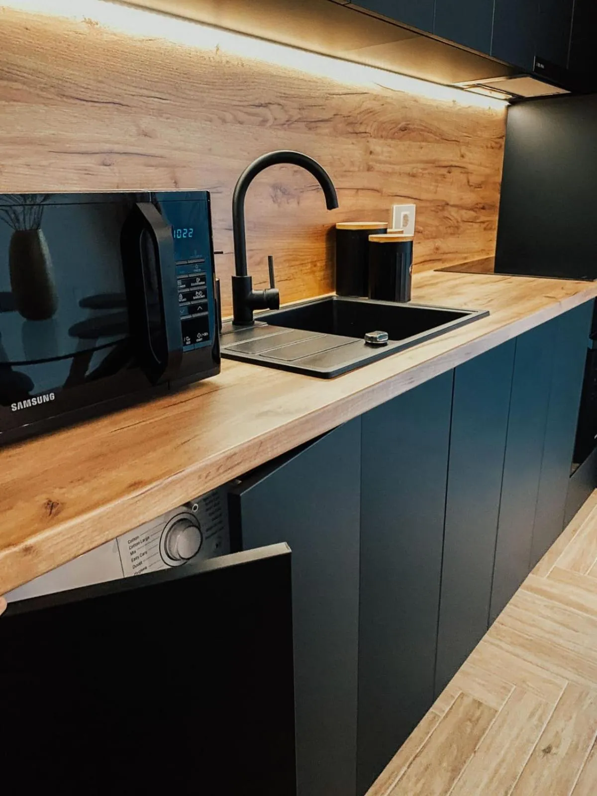 Kitchen or kitchenette in Panoramic Apartments Oradea