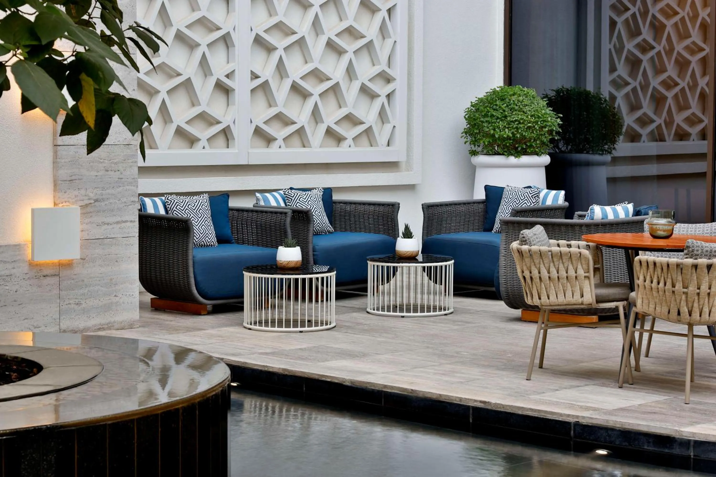 Lounge or bar in Hilton Abu Dhabi Yas Island