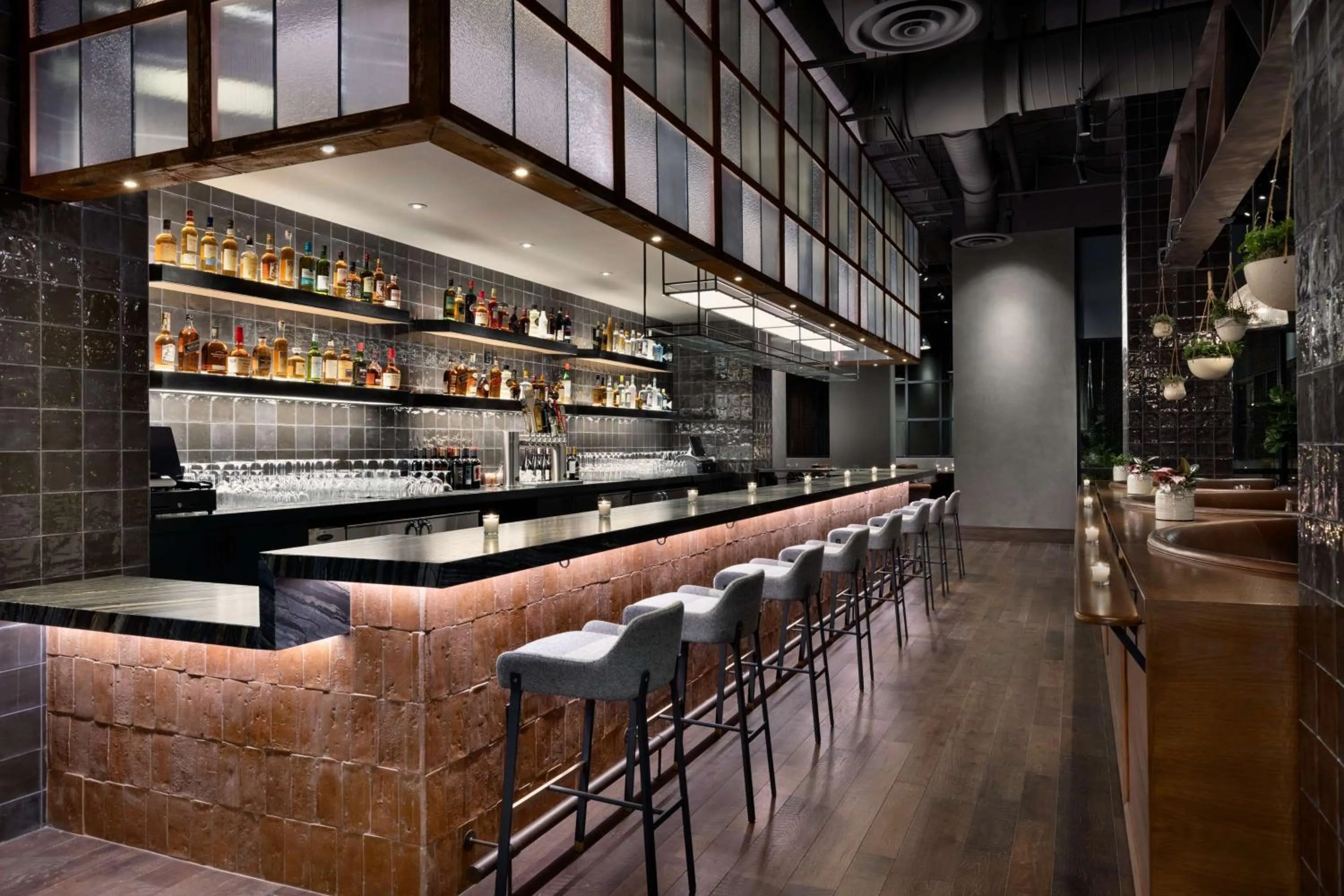 Lounge or bar in Valley Hotel Homewood Birmingham - Curio Collection By Hilton