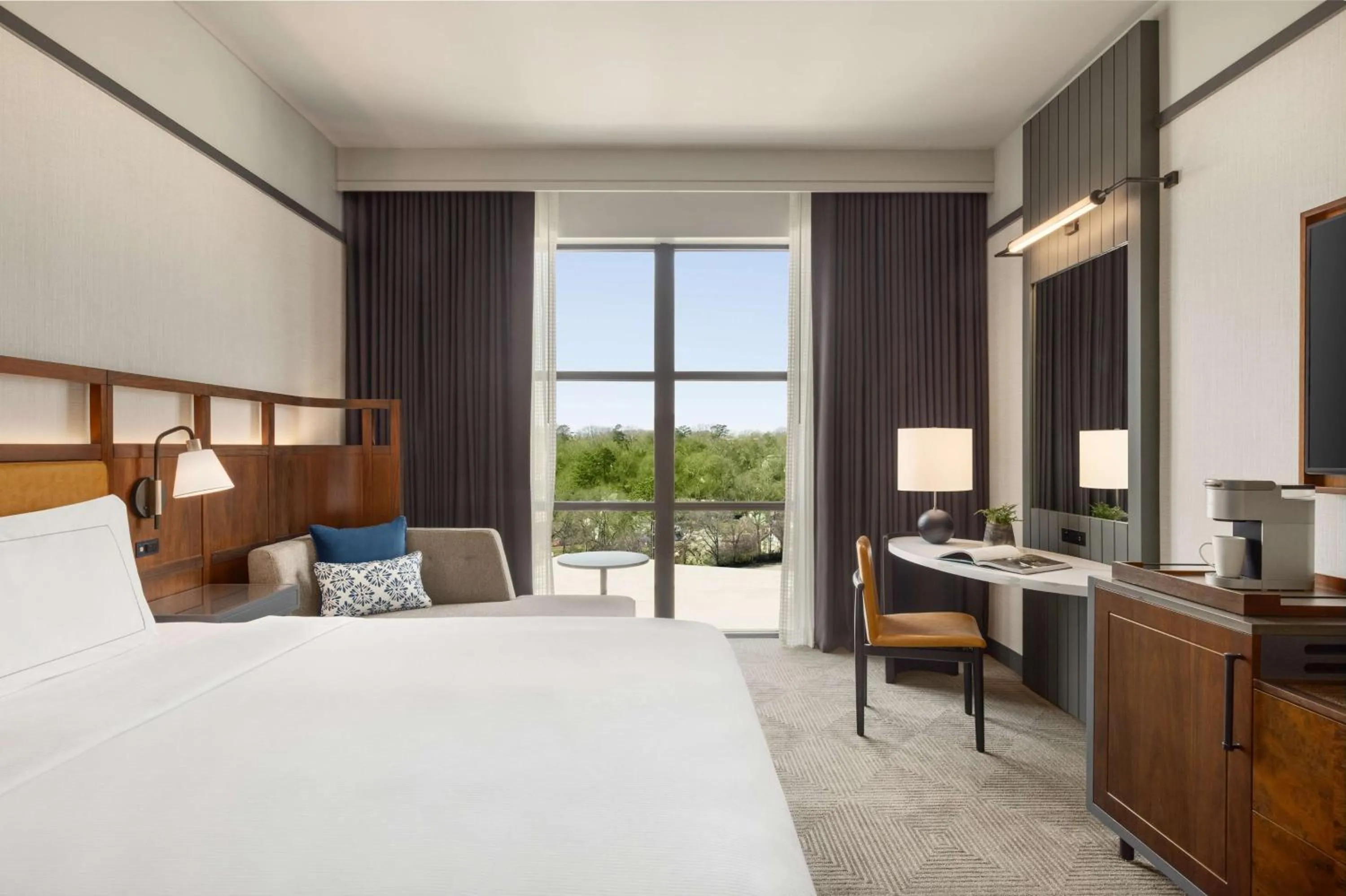 Bedroom, Bed in Valley Hotel Homewood Birmingham - Curio Collection By Hilton