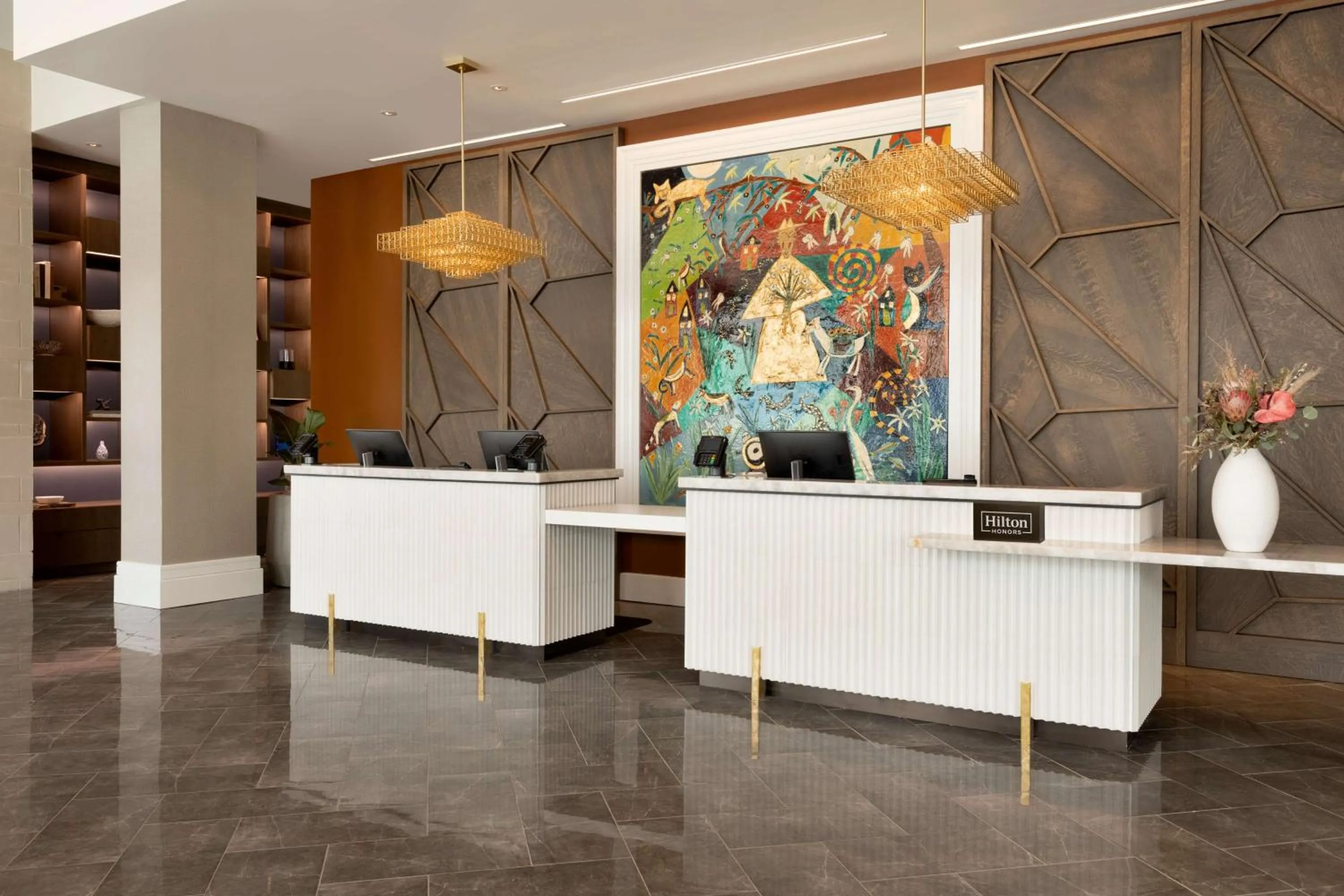 Lobby or reception in Valley Hotel Homewood Birmingham - Curio Collection By Hilton