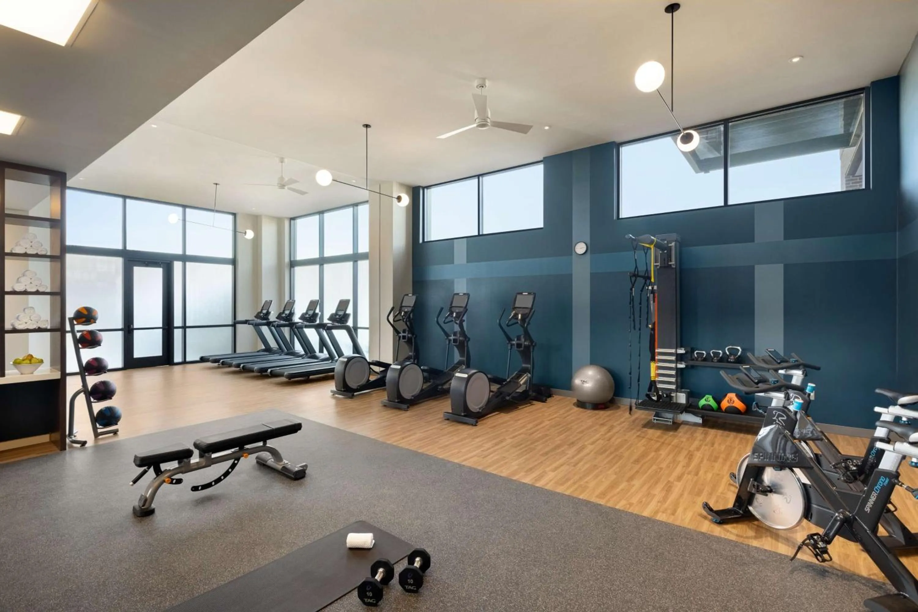 Fitness centre/facilities in Valley Hotel Homewood Birmingham - Curio Collection By Hilton