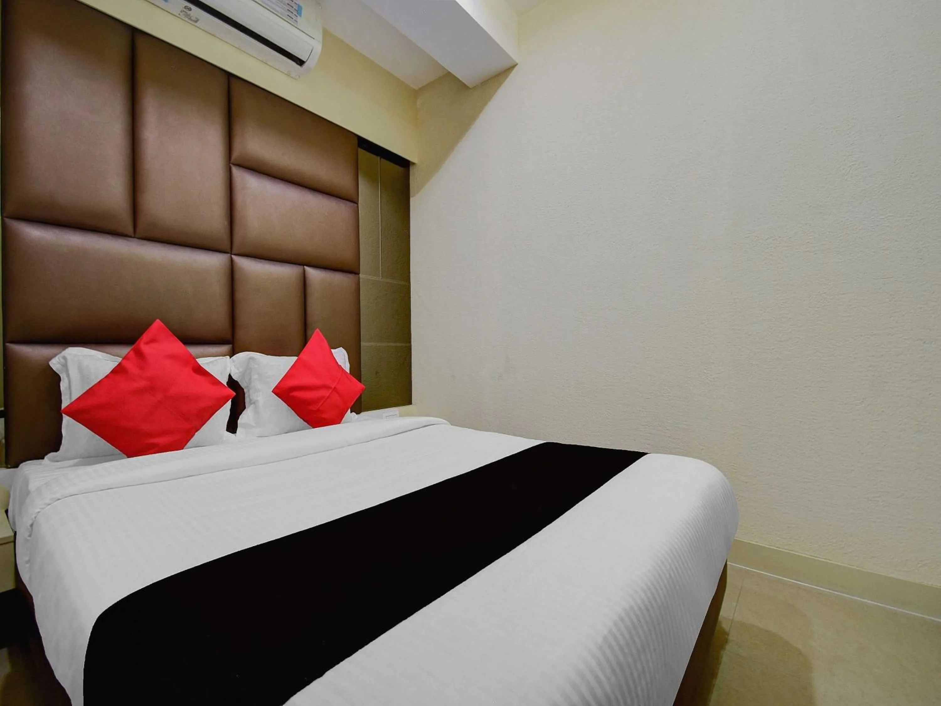 Bedroom, Bed in Collection O Snowfox