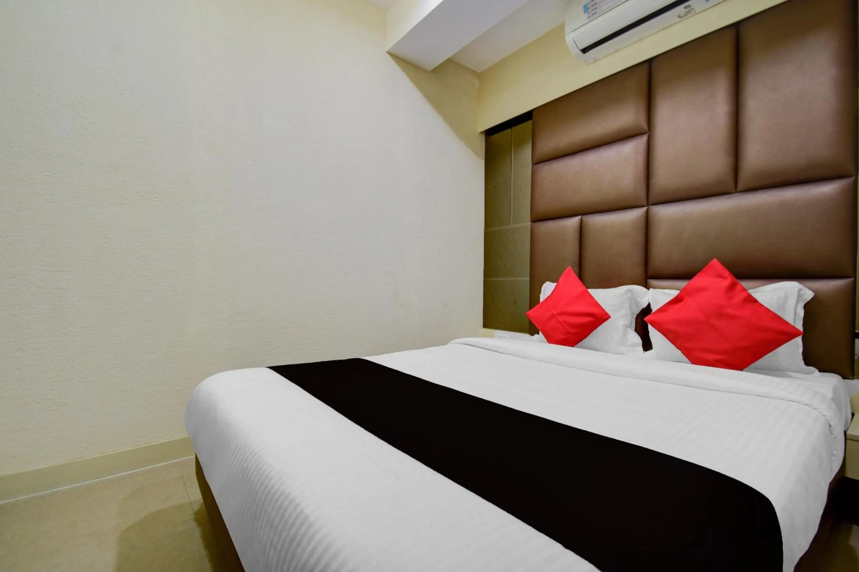 Bedroom, Bed in Collection O Snowfox