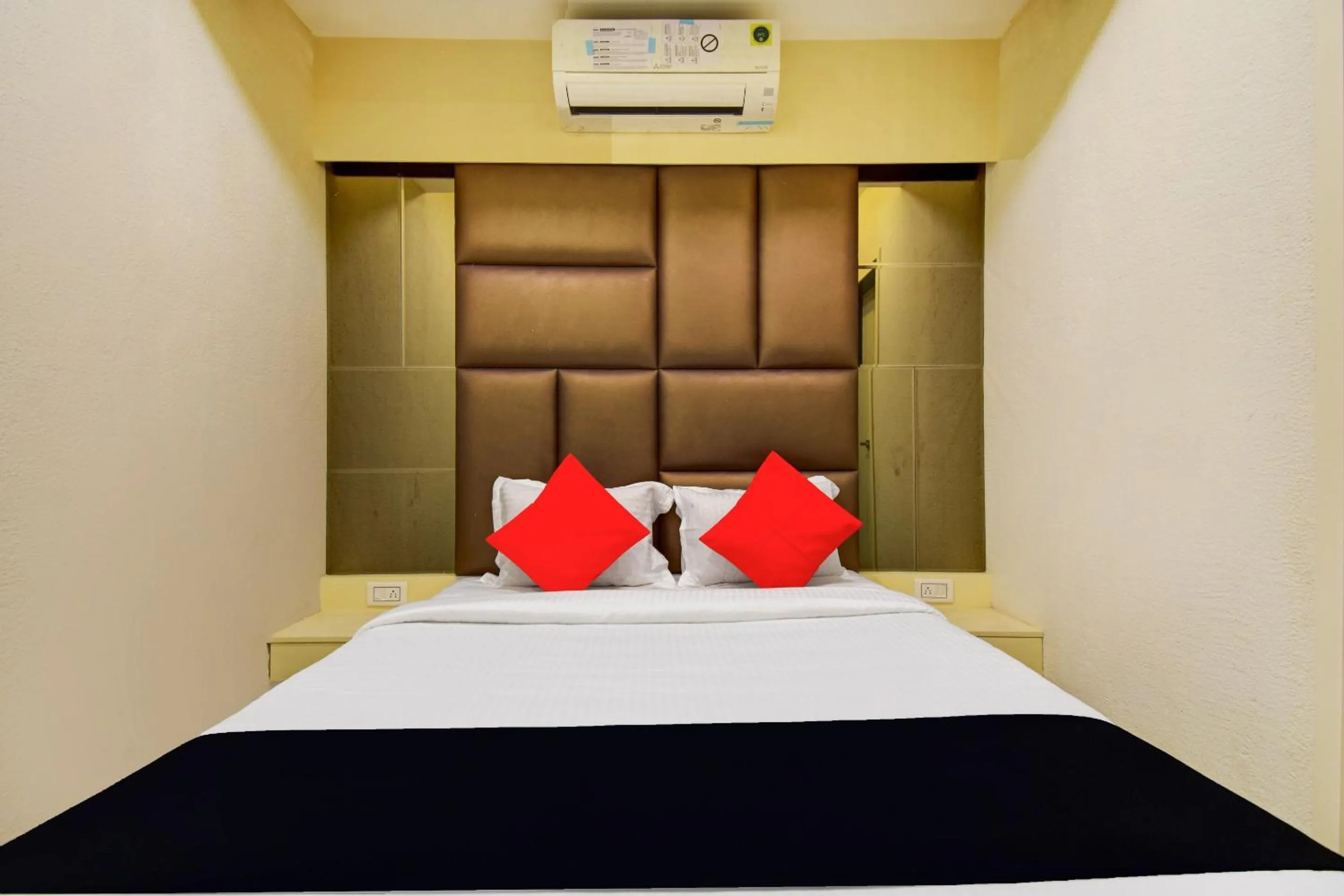 Bedroom, Bed in Super Collection O Snowfox