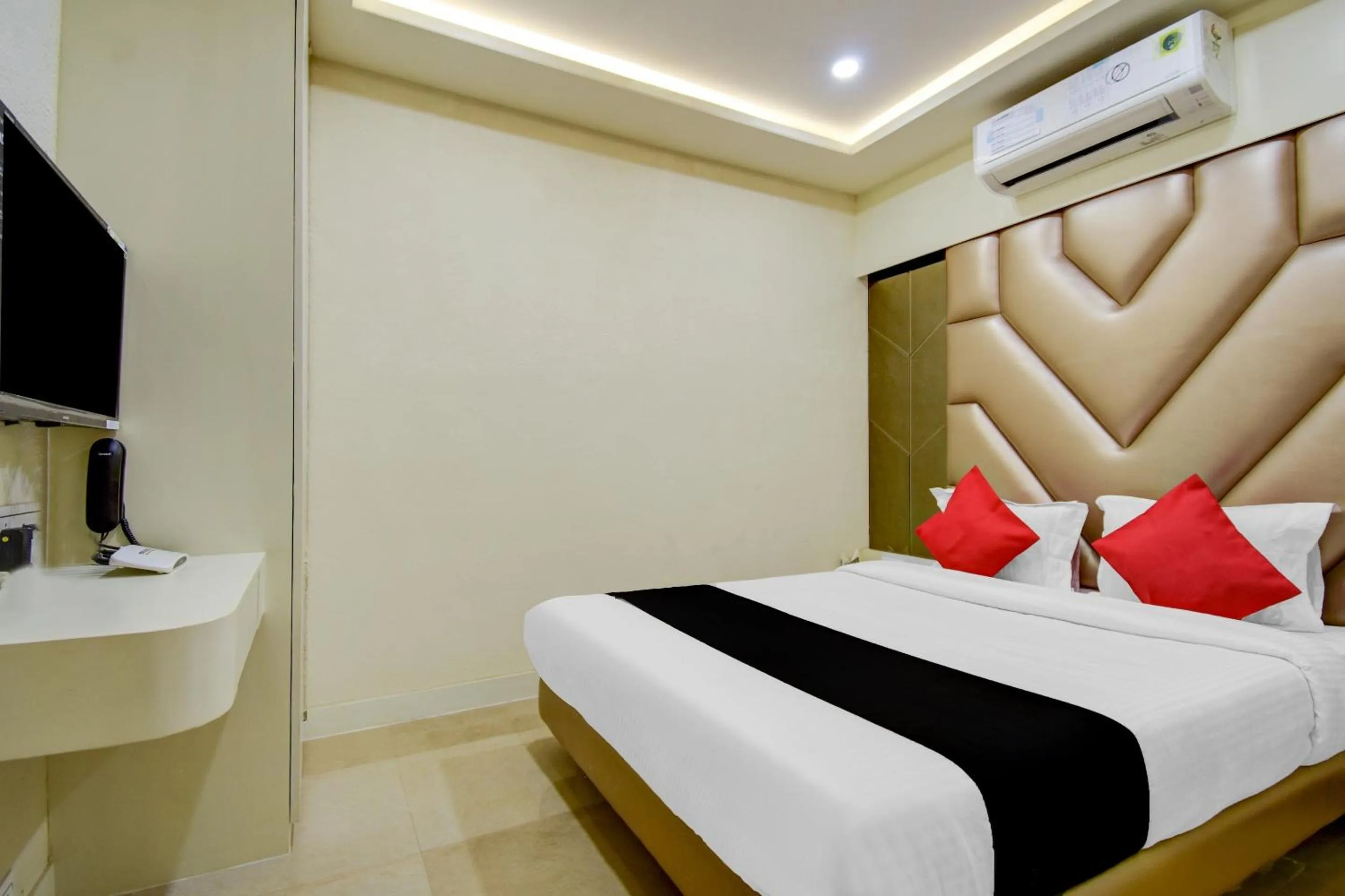 Bedroom, Bed in Collection O Snowfox