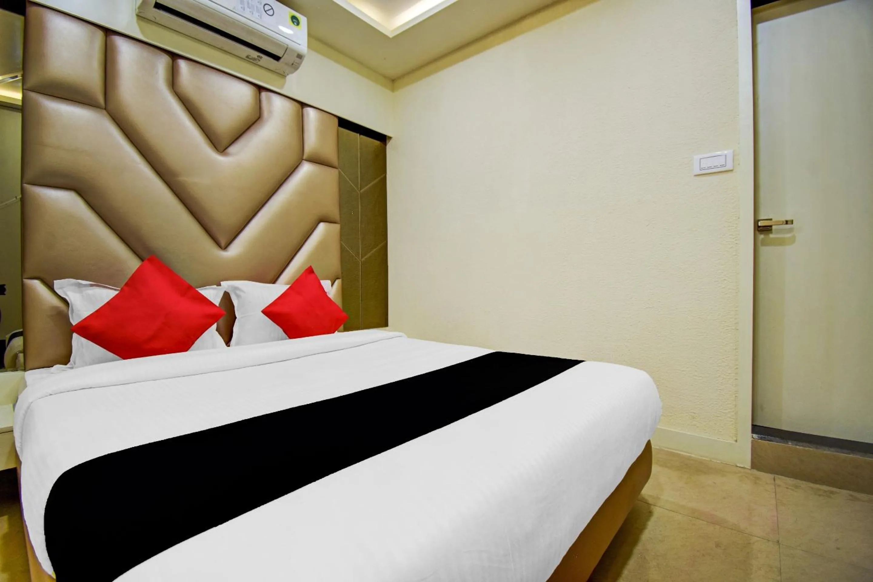 Bedroom, Bed in Collection O Snowfox