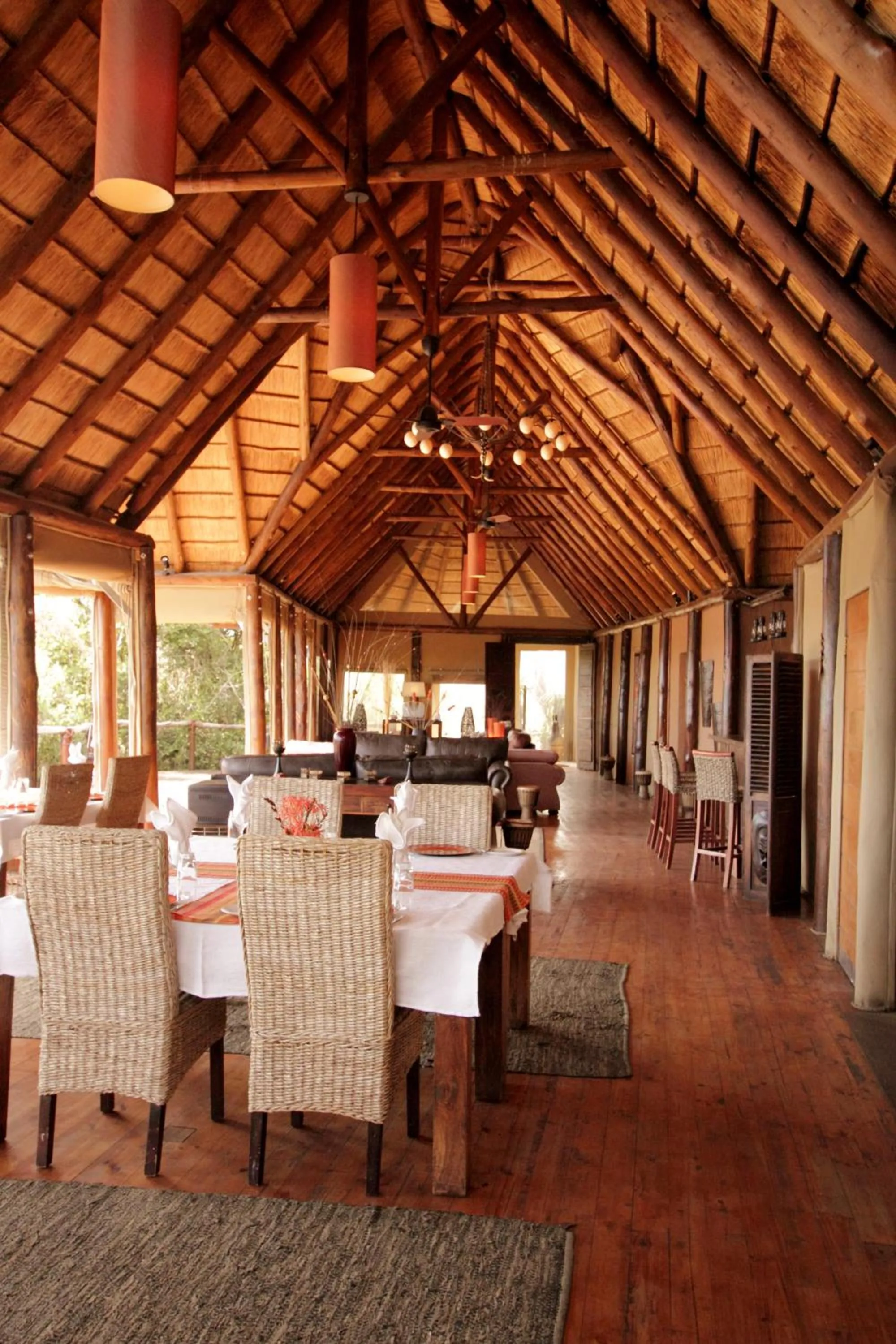 Restaurant/places to eat in Bush Lodge – Amakhala Game Reserve